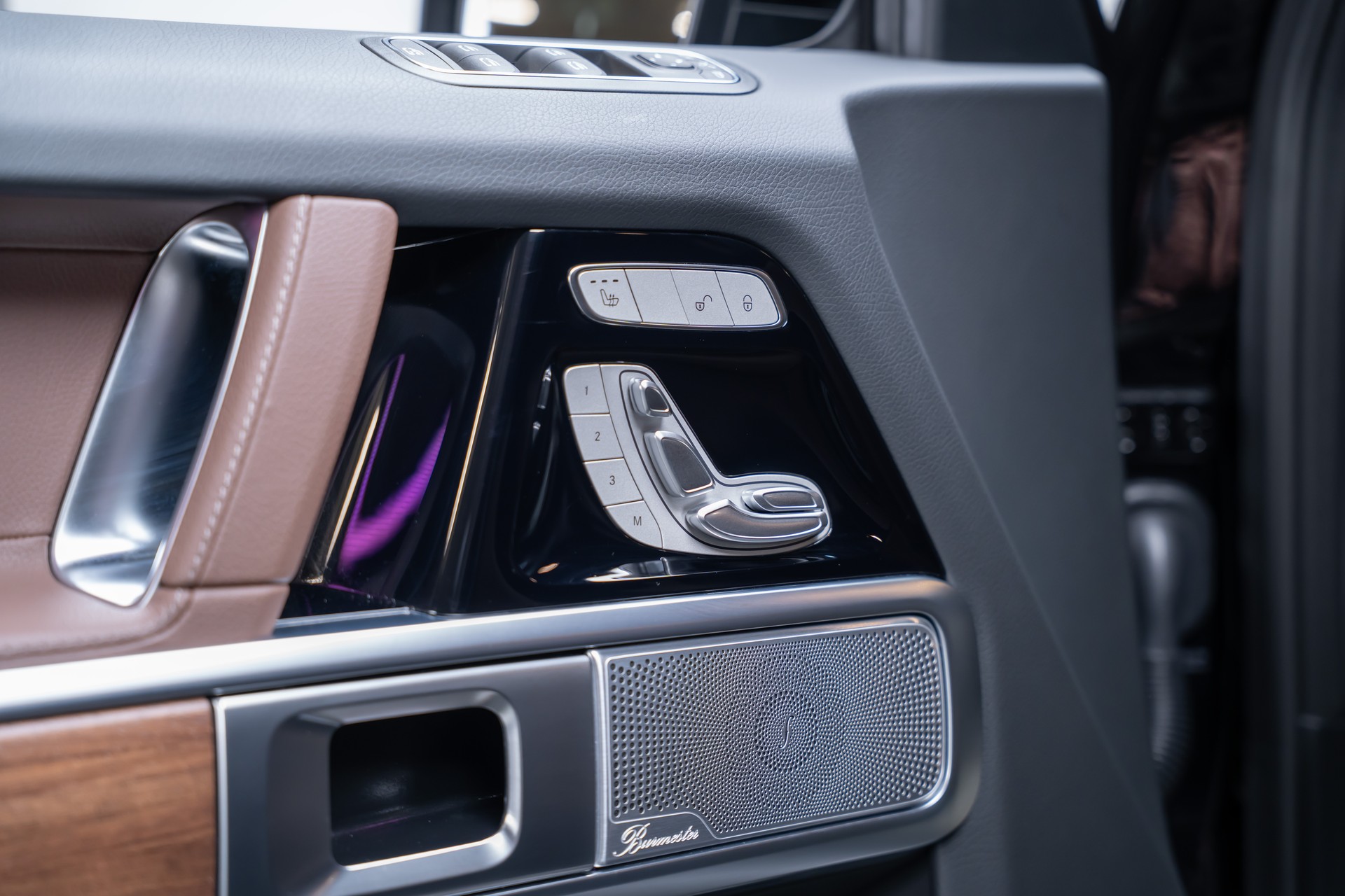 MERCEDES-BENZ G 450 d AMG Line / Burmester / Schiebedach / 360° Kamera-image-16