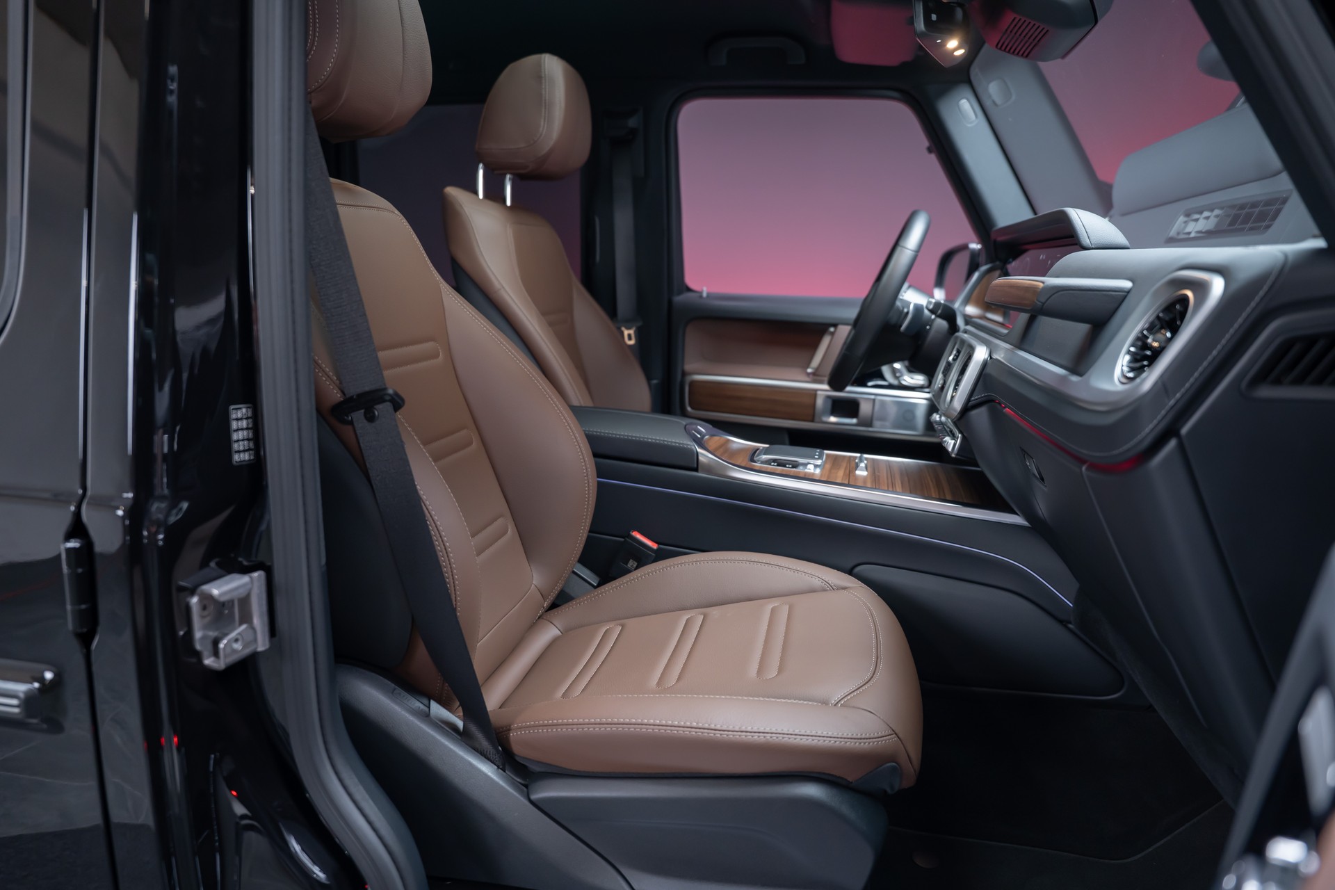 MERCEDES-BENZ G 450 d AMG Line / Burmester / Schiebedach / 360° Kamera-image-44