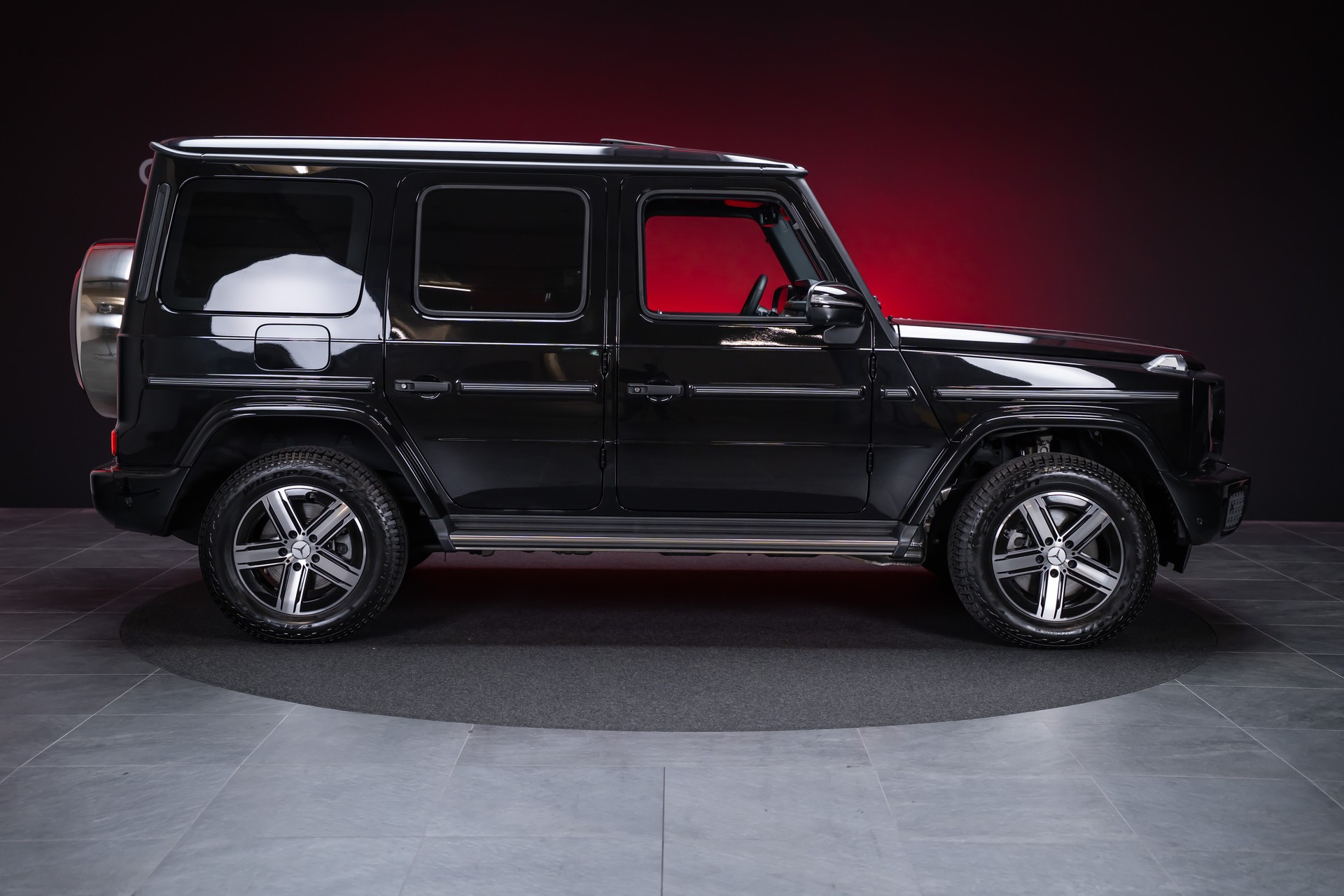 MERCEDES-BENZ G 450 d AMG Line / Burmester / Schiebedach / 360° Kamera-image-4