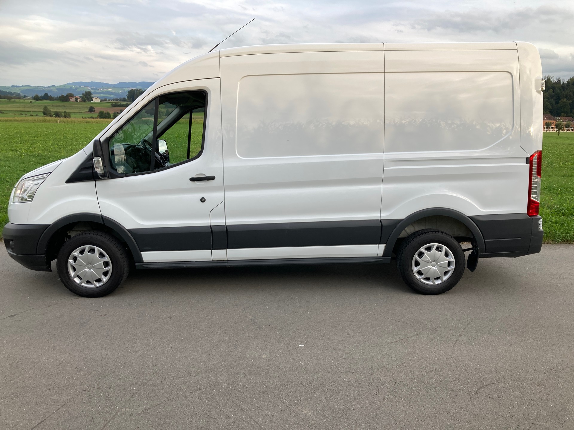 FORD Transit Van 310 L2 Ambiente 2.0 TDCi 105 mit Anhängerkupplung-image-4