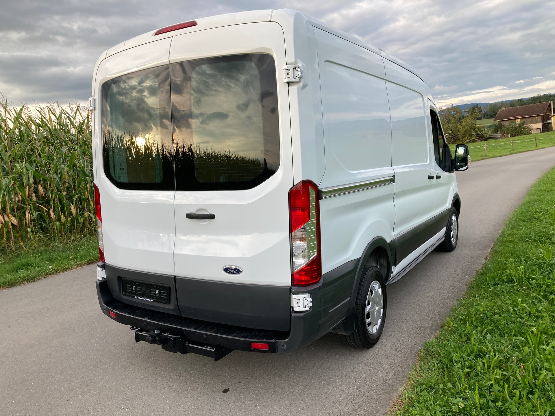 FORD Transit Van 310 L2 Ambiente 2.0 TDCi 105 mit Anhängerkupplung-image-2