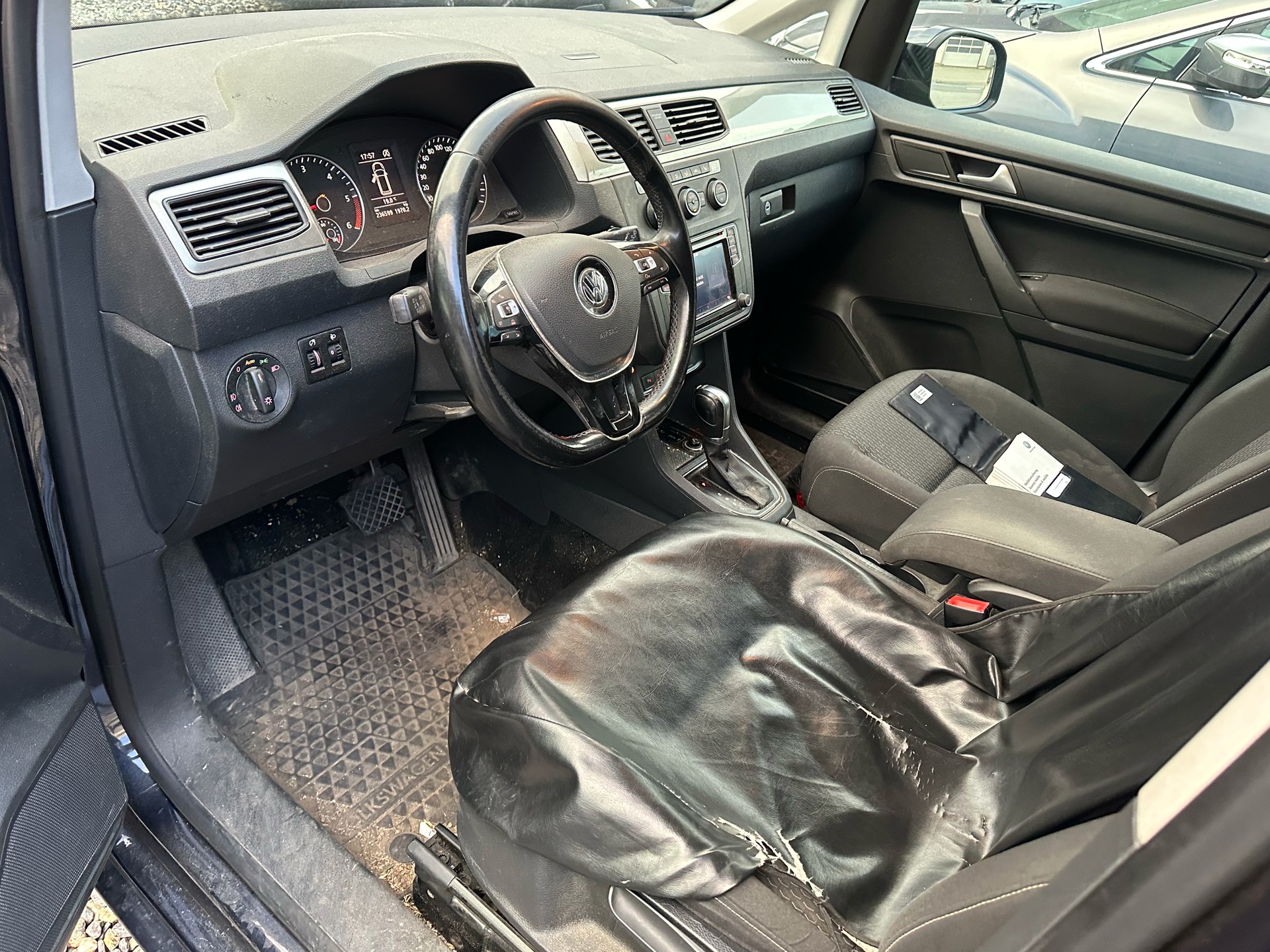 VW Caddy Alltrack 2.0 TDI 7-image-3