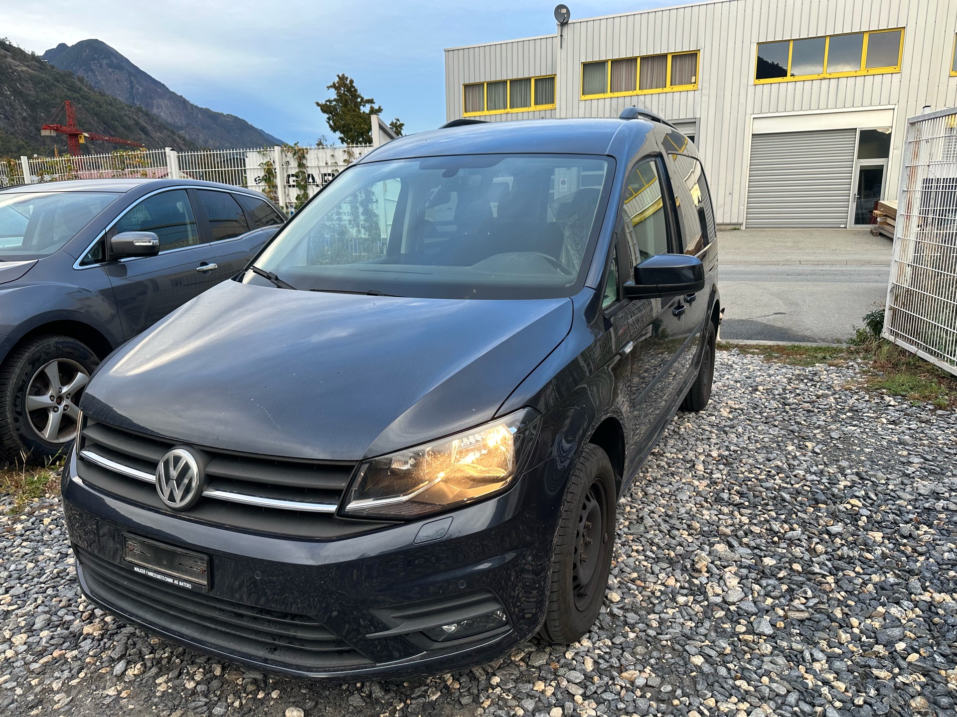 VW Caddy Alltrack 2.0 TDI 7-image-2
