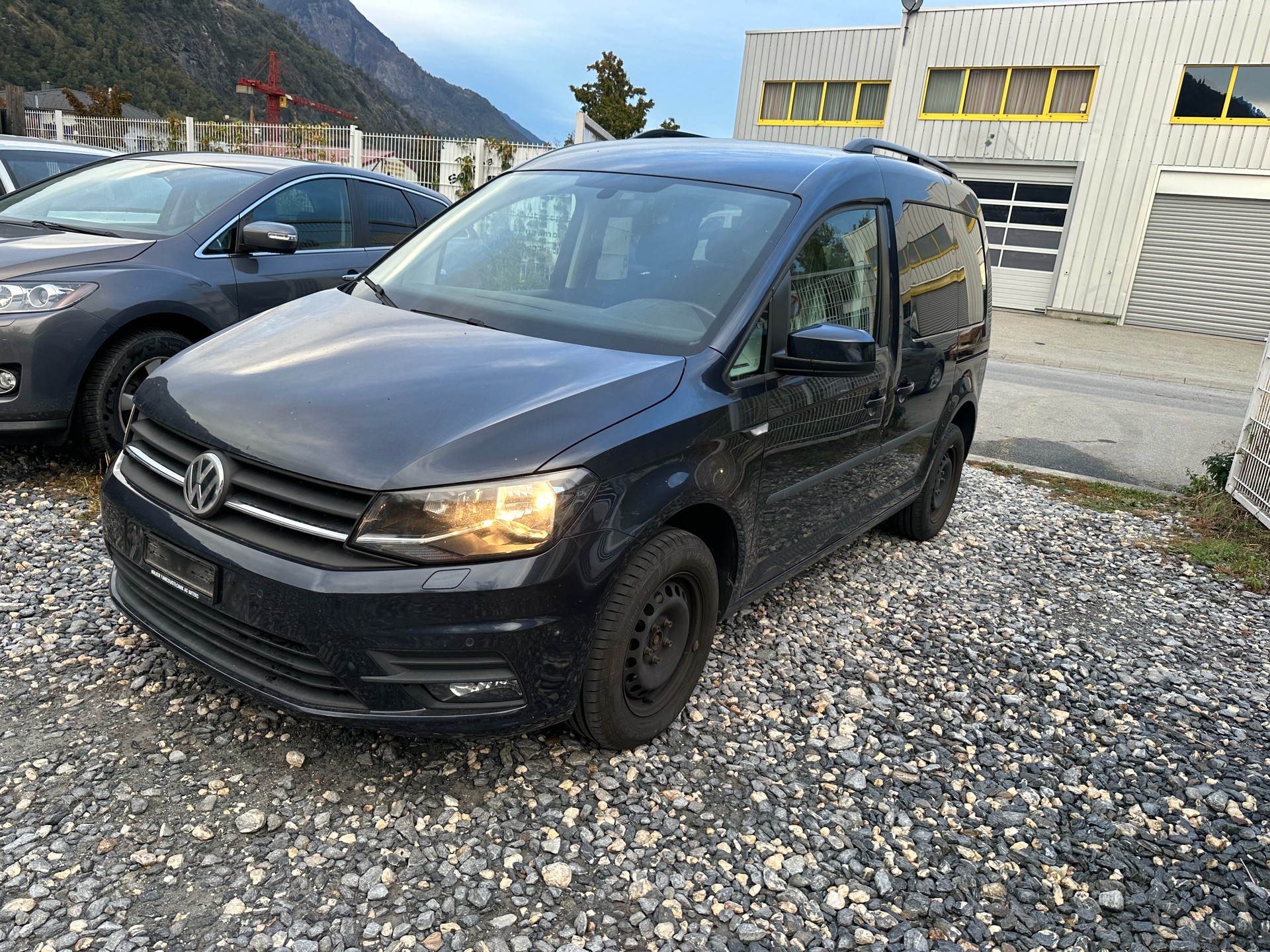 VW Caddy Alltrack 2.0 TDI 7-image-1