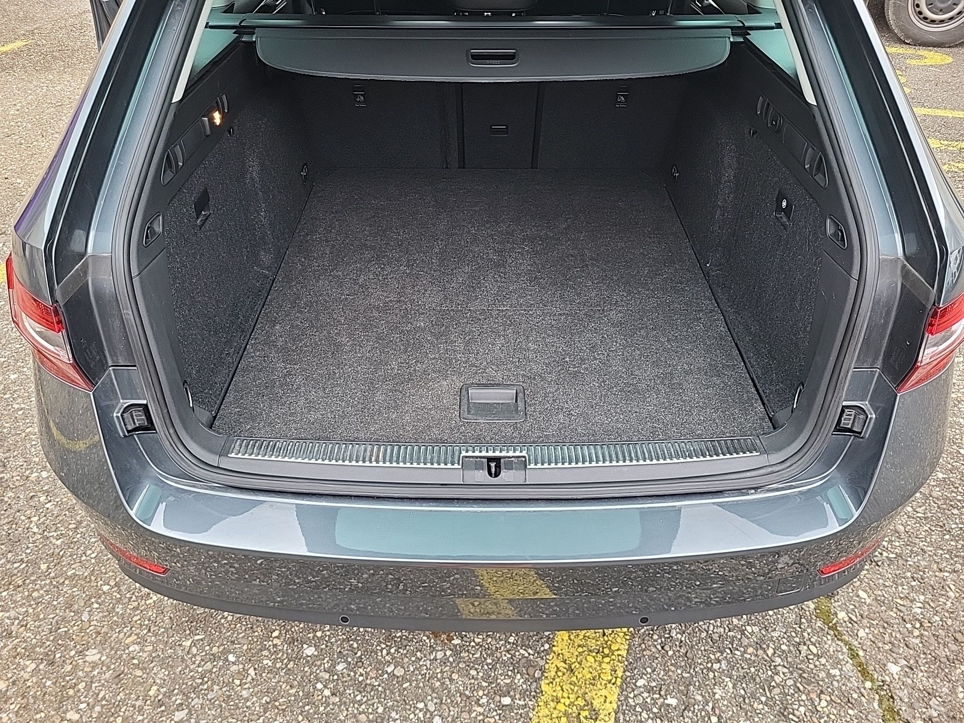 SKODA Superb Combi 2.0 TDi L&K 4x4 DSG-image-13