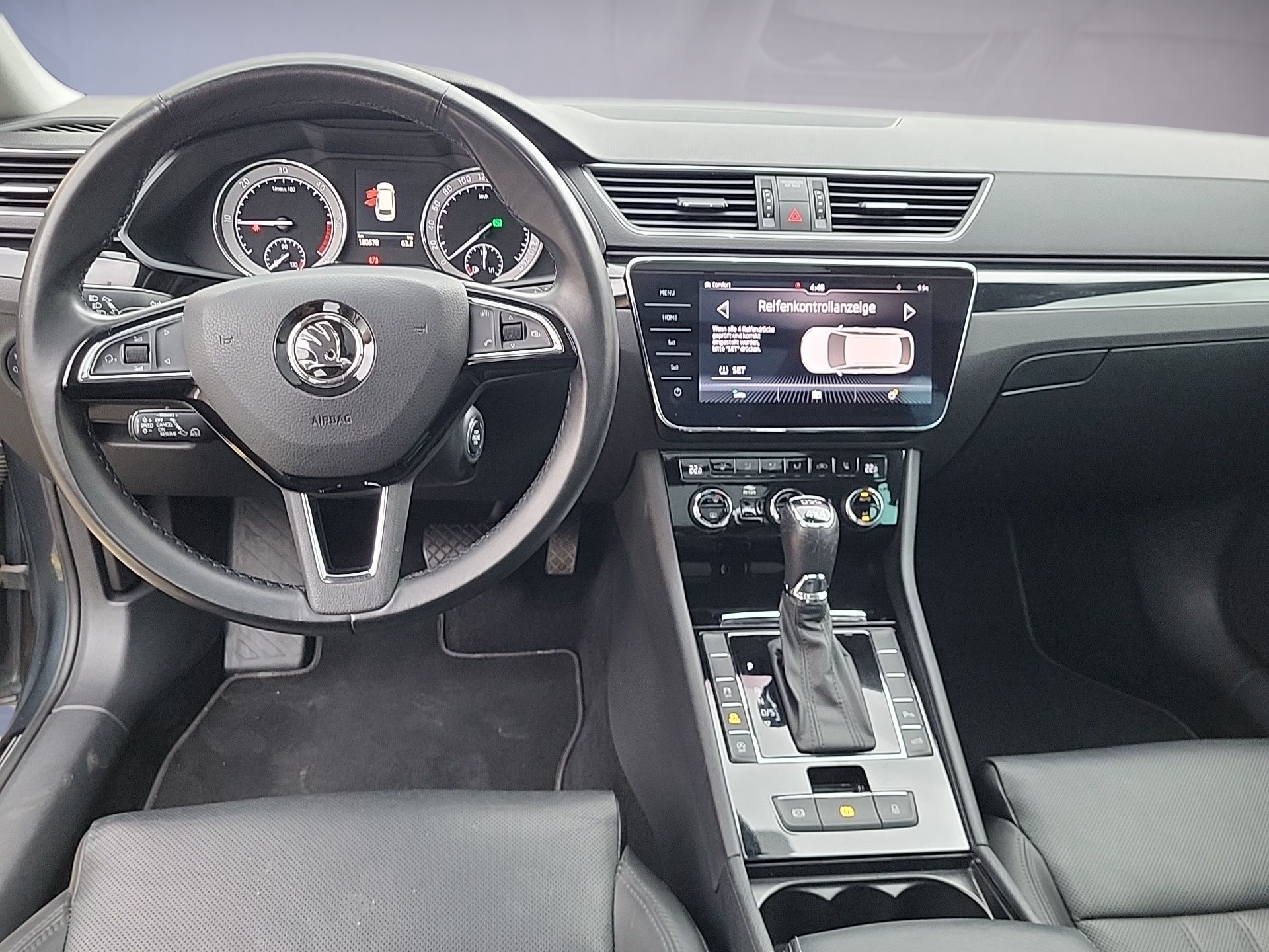 SKODA Superb Combi 2.0 TDi L&K 4x4 DSG-image-11