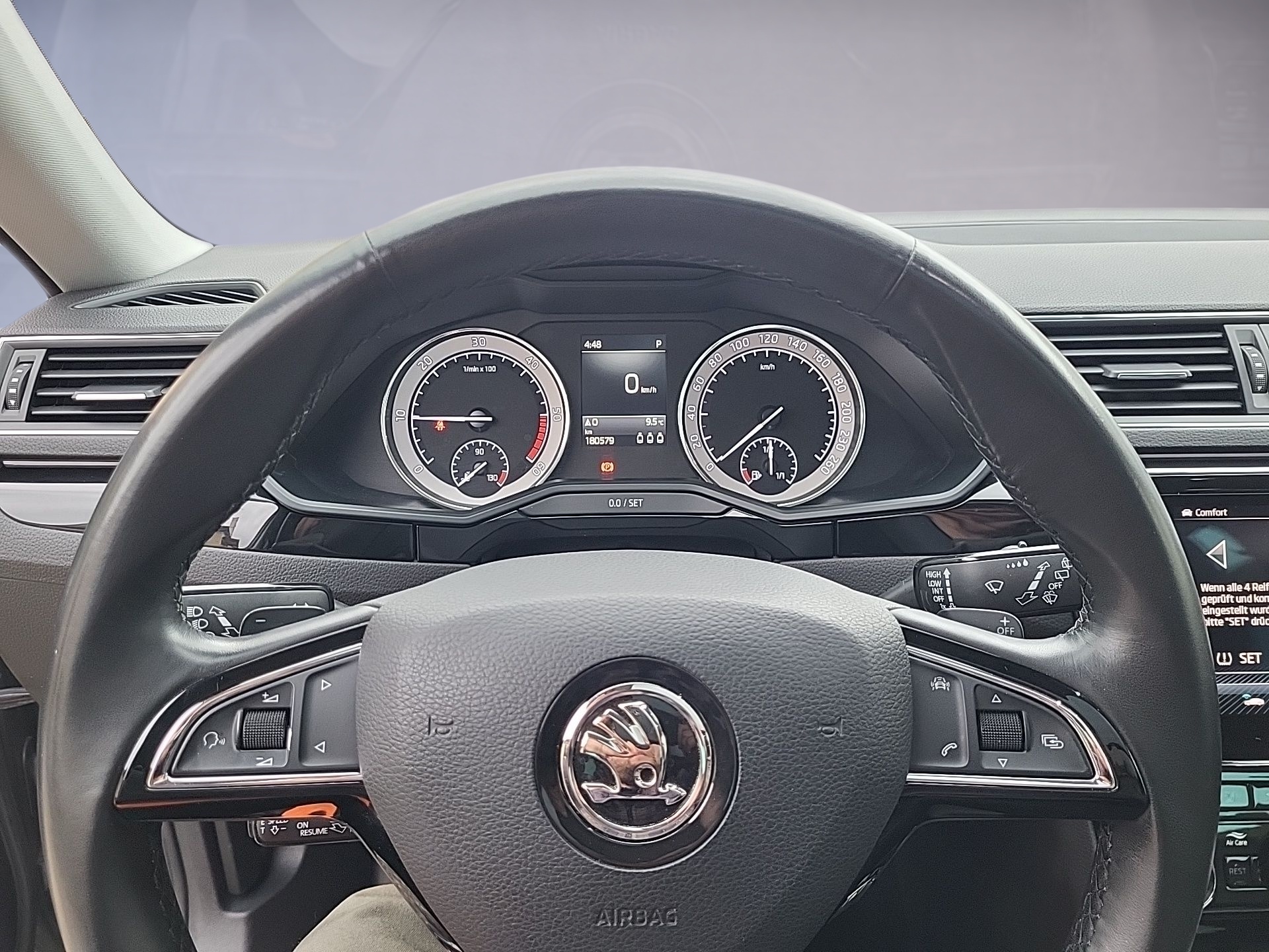 SKODA Superb Combi 2.0 TDi L&K 4x4 DSG-image-9