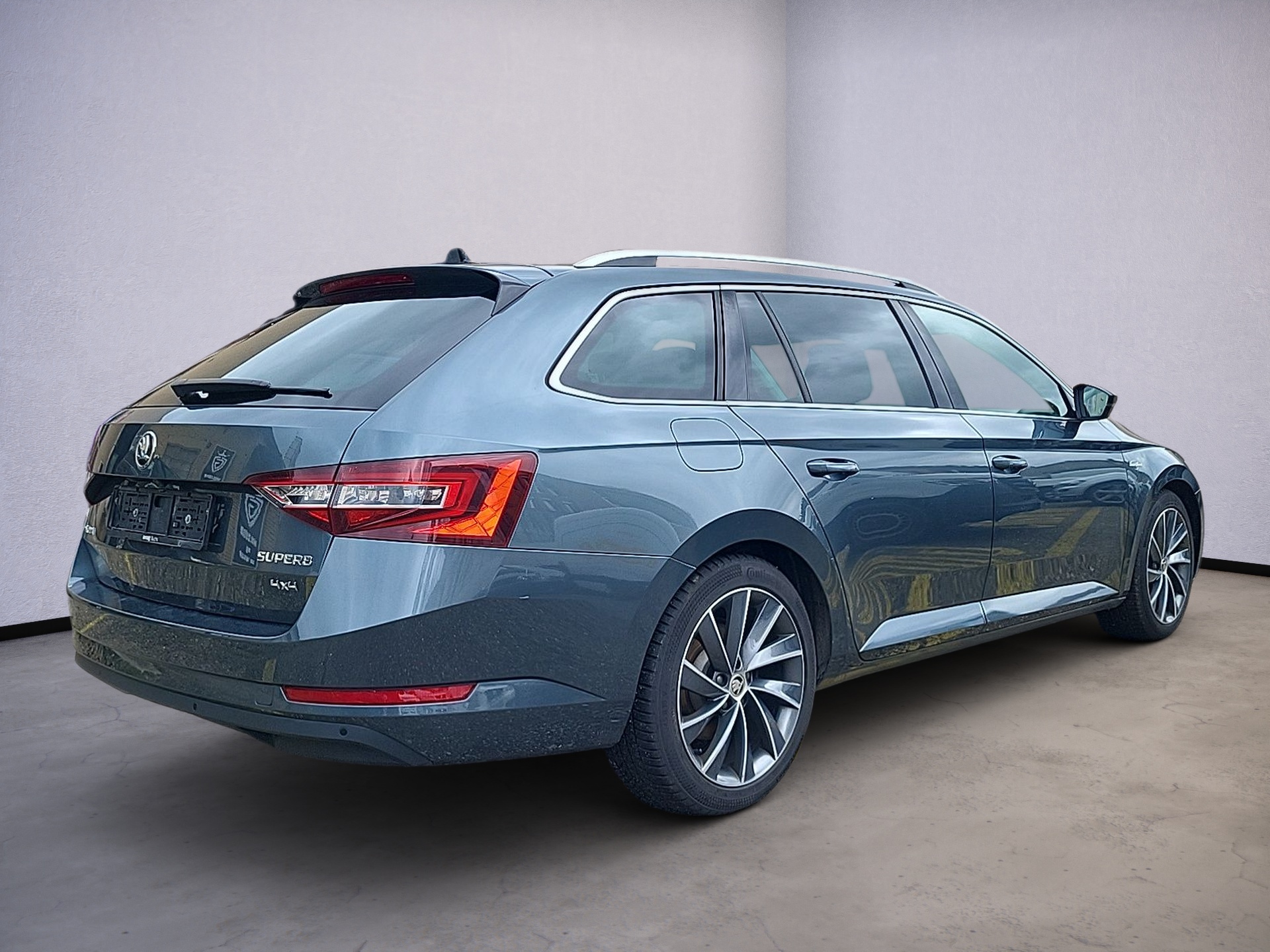 SKODA Superb Combi 2.0 TDi L&K 4x4 DSG-image-4