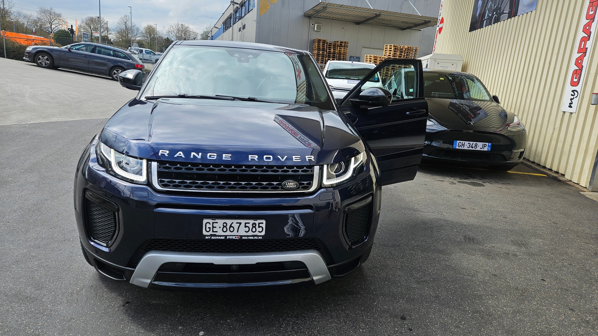 LAND ROVER Range Rover Evoque 2.0 TD4 SE Dynamic AT9-image-2