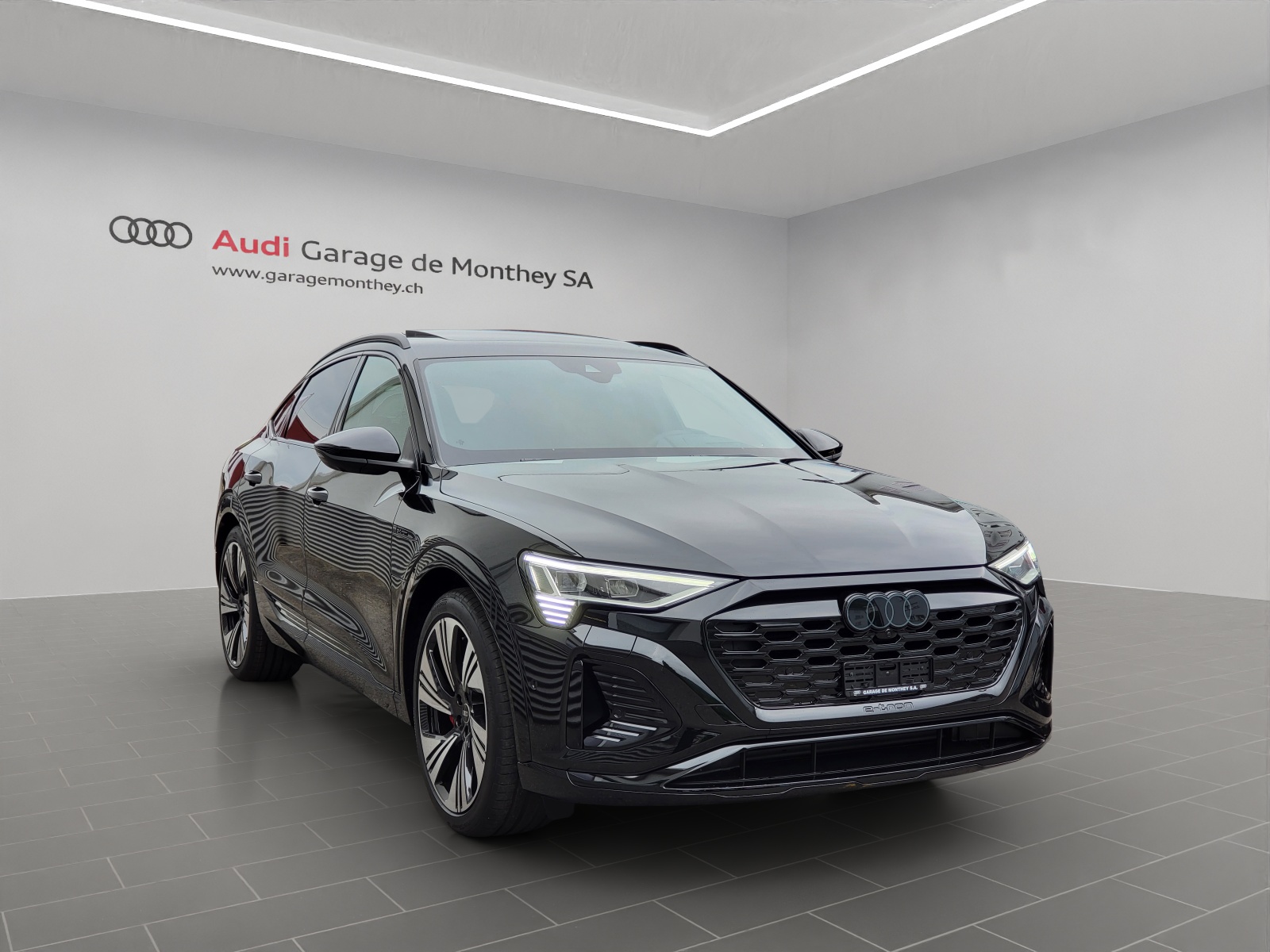 AUDI Q8 Sportback 55 e-tron Black Edition quattro-image-2