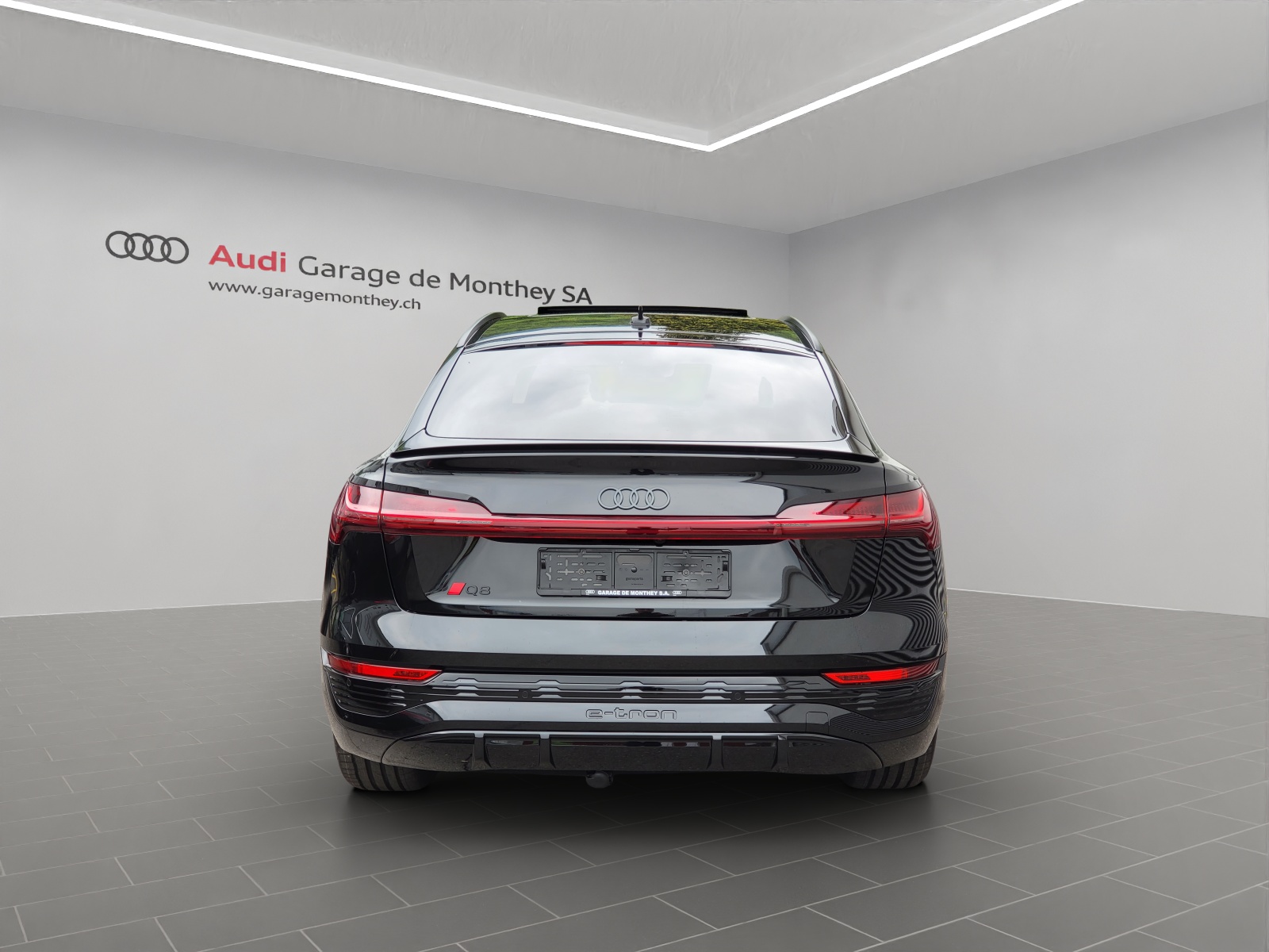 AUDI Q8 Sportback 55 e-tron Black Edition quattro-image-4