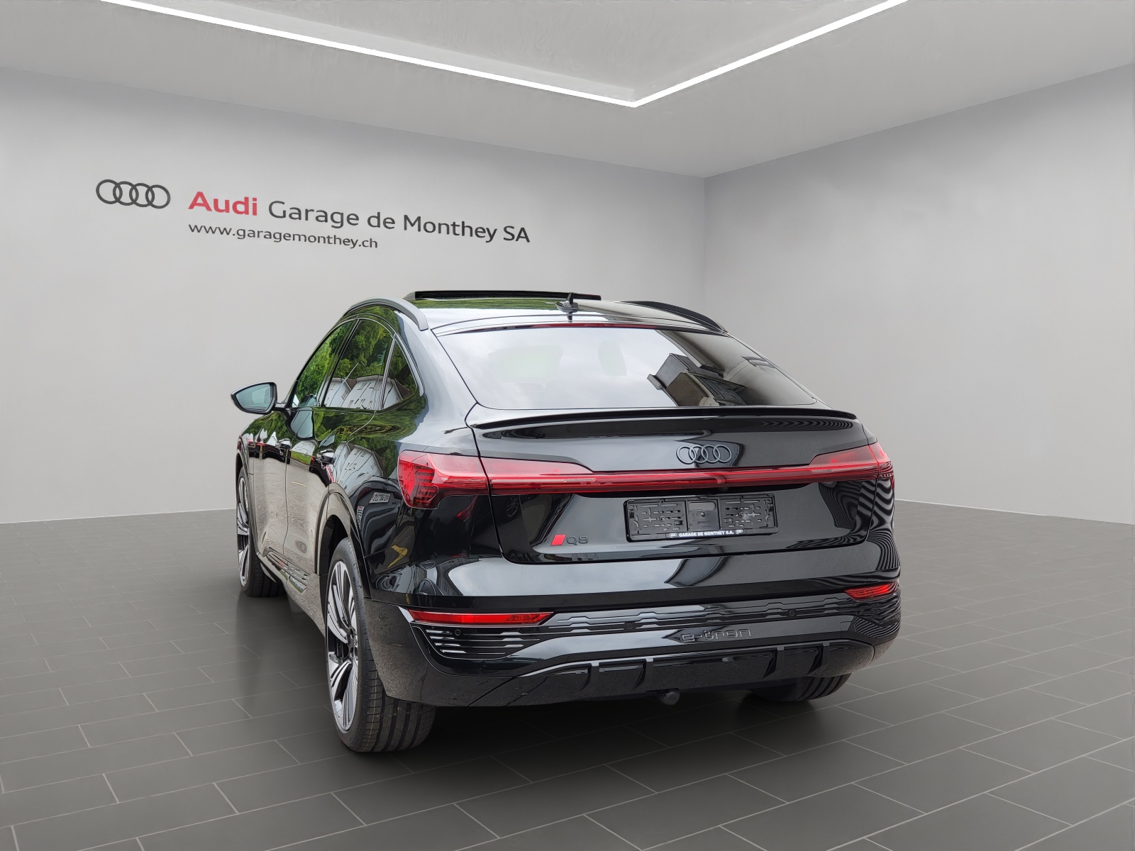 AUDI Q8 Sportback 55 e-tron Black Edition quattro-image-5