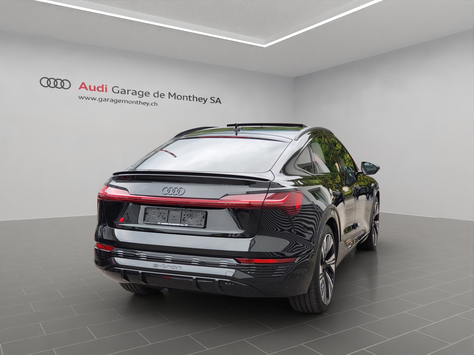 AUDI Q8 Sportback 55 e-tron Black Edition quattro-image-3