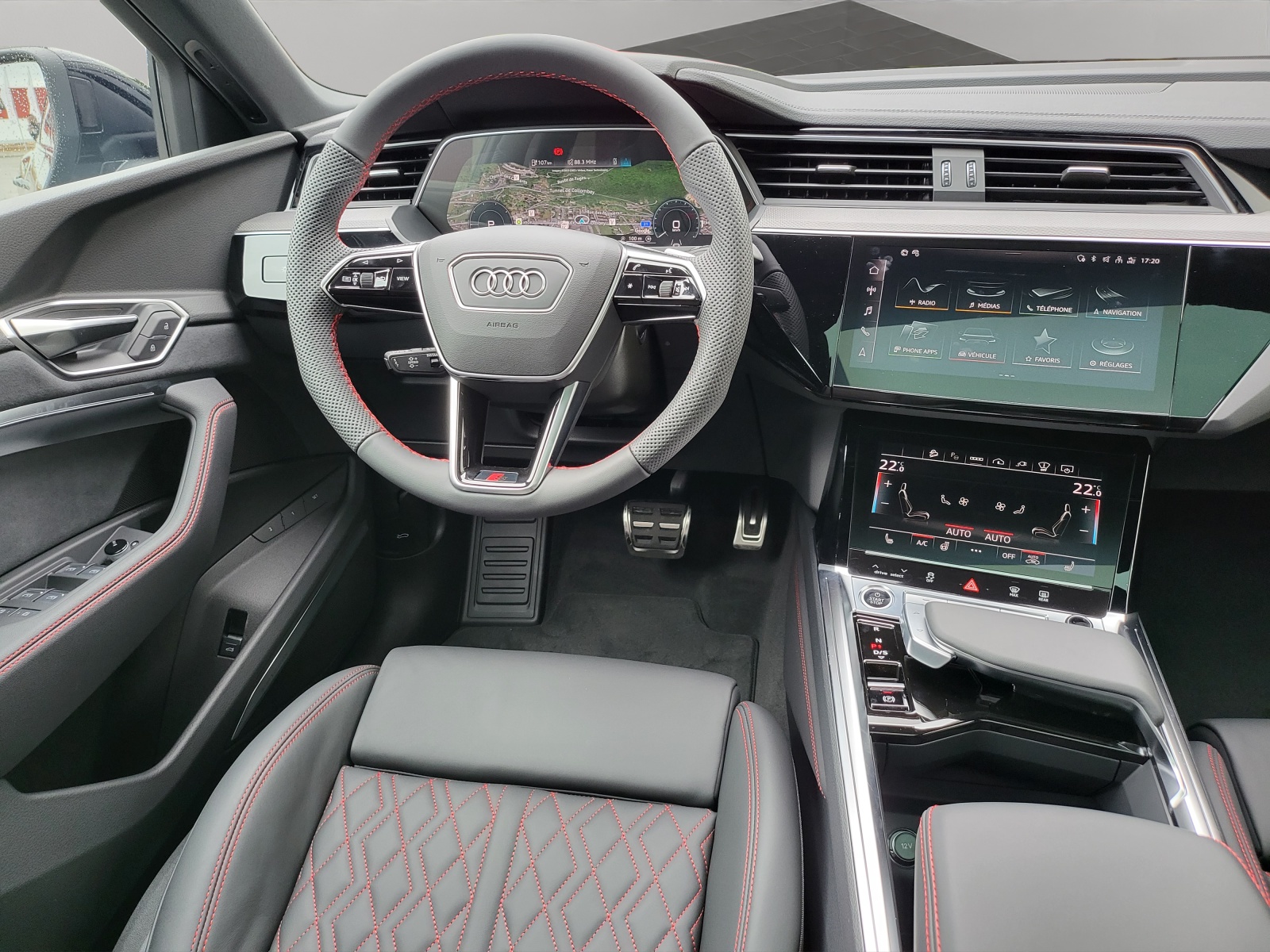 AUDI Q8 Sportback 55 e-tron Black Edition quattro-image-9