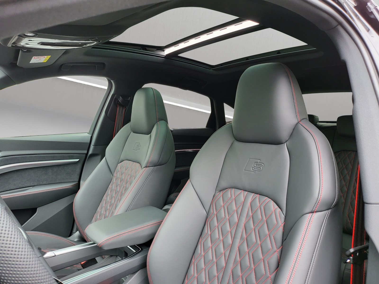 AUDI Q8 Sportback 55 e-tron Black Edition quattro-image-7