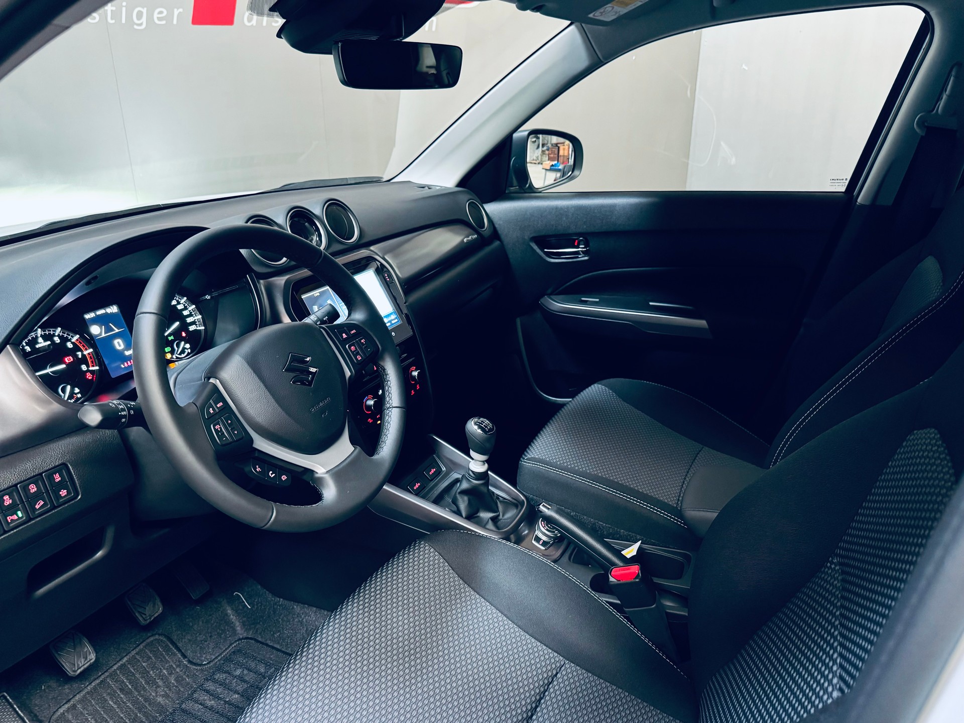 SUZUKI Vitara 1.4 Boosterjet Compact + 4x4 Hybrid-image-3