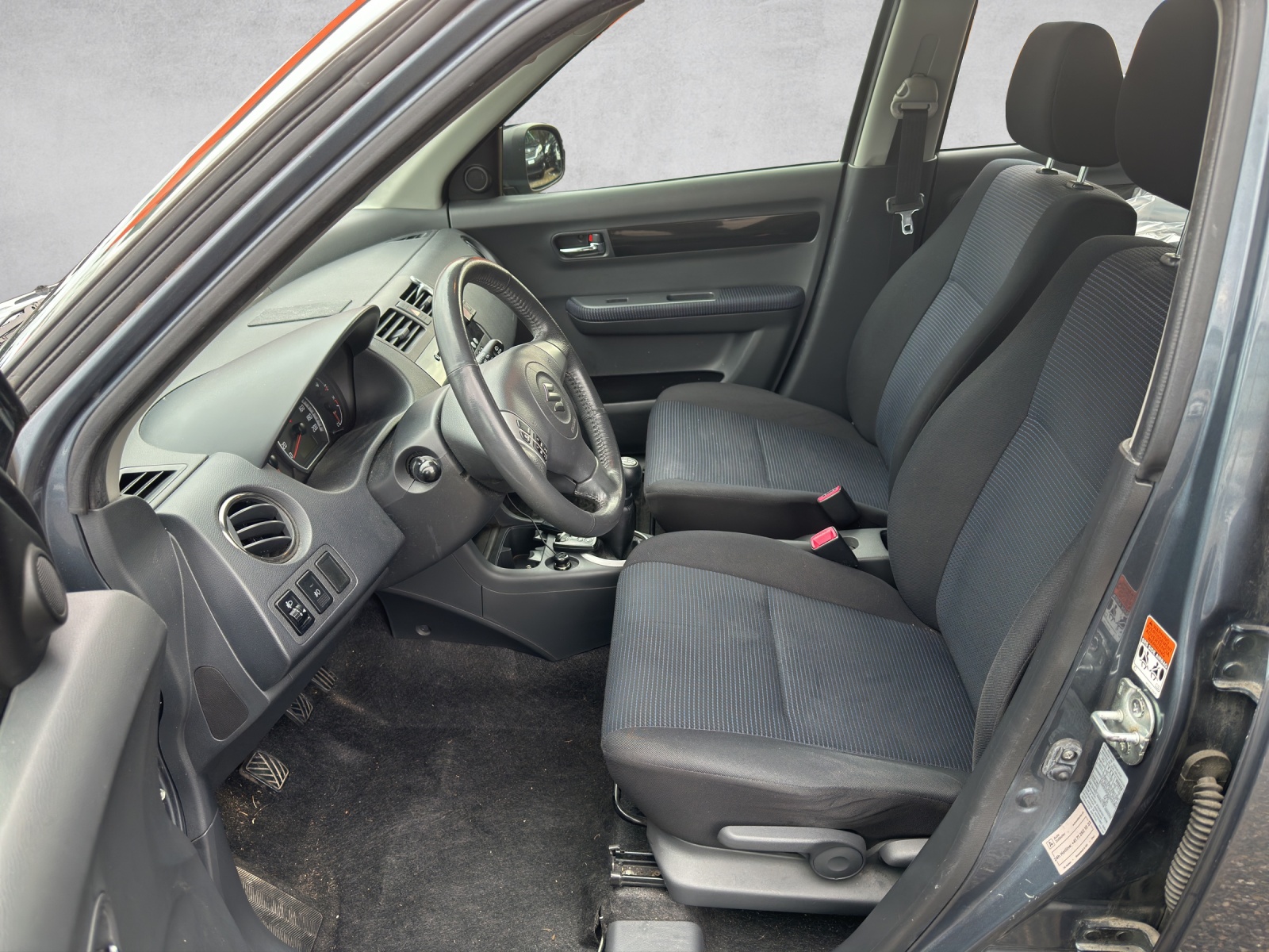 SUZUKI Swift 1.3i 16V GL 4x4-image-10