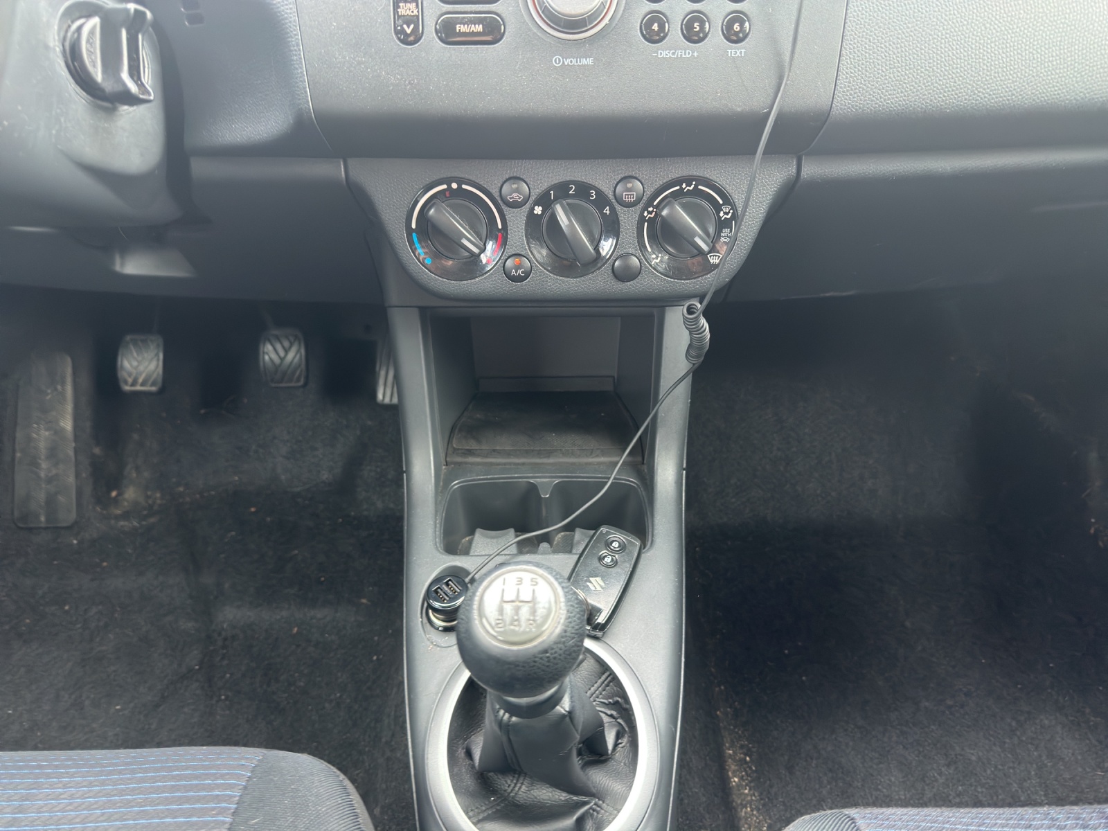 SUZUKI Swift 1.3i 16V GL 4x4-image-12
