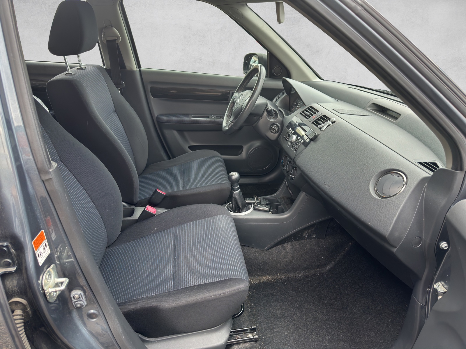 SUZUKI Swift 1.3i 16V GL 4x4-image-11