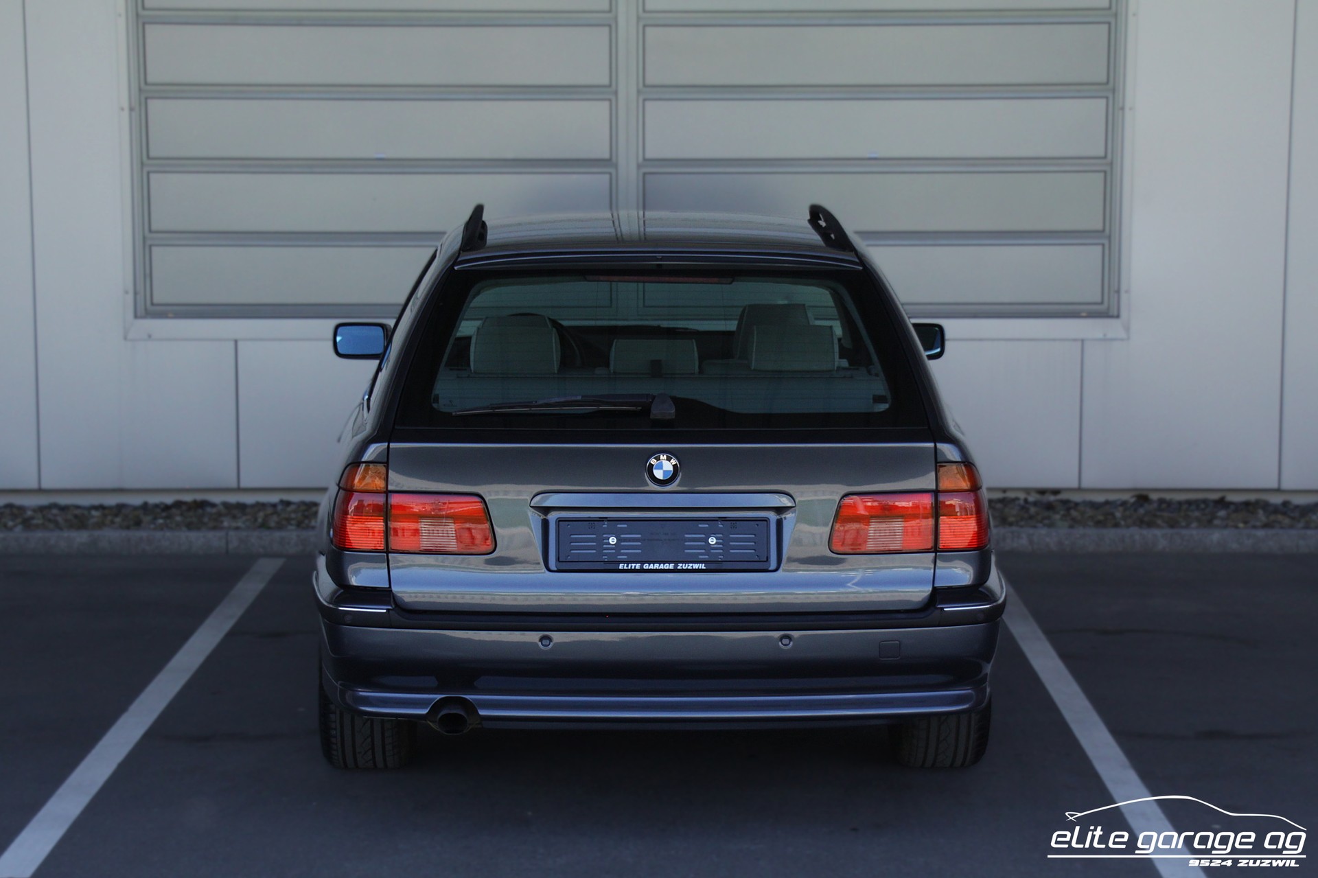BMW 523i Touring-image-3
