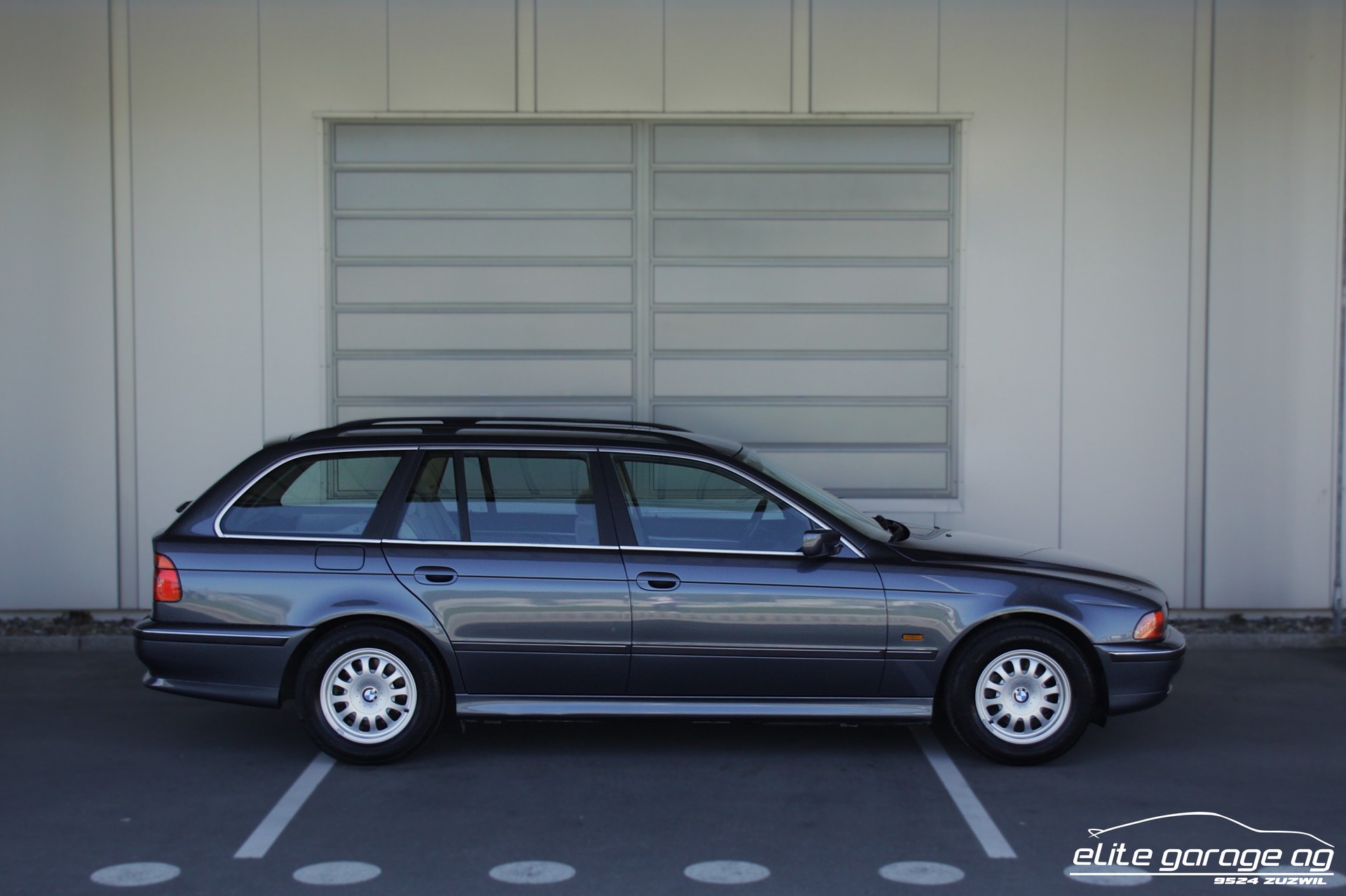 BMW 523i Touring-image-5