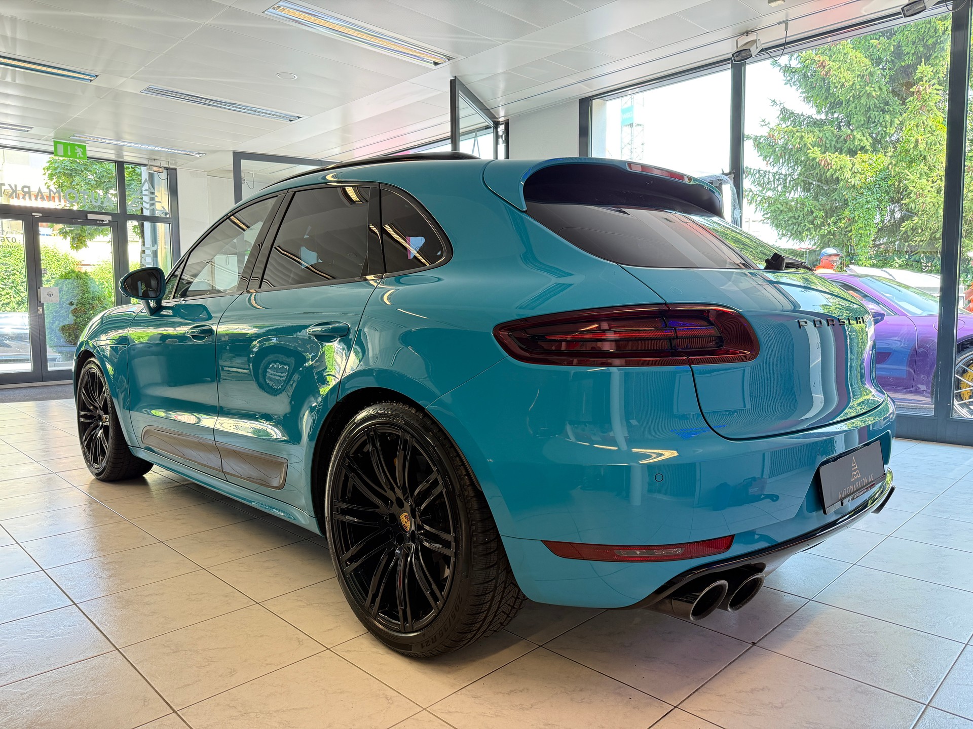 PORSCHE Macan Turbo Performance ''Miami Blue'' PDK-image-12