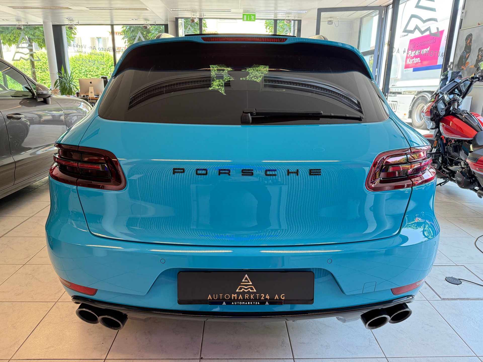 PORSCHE Macan Turbo Performance ''Miami Blue'' PDK-image-13