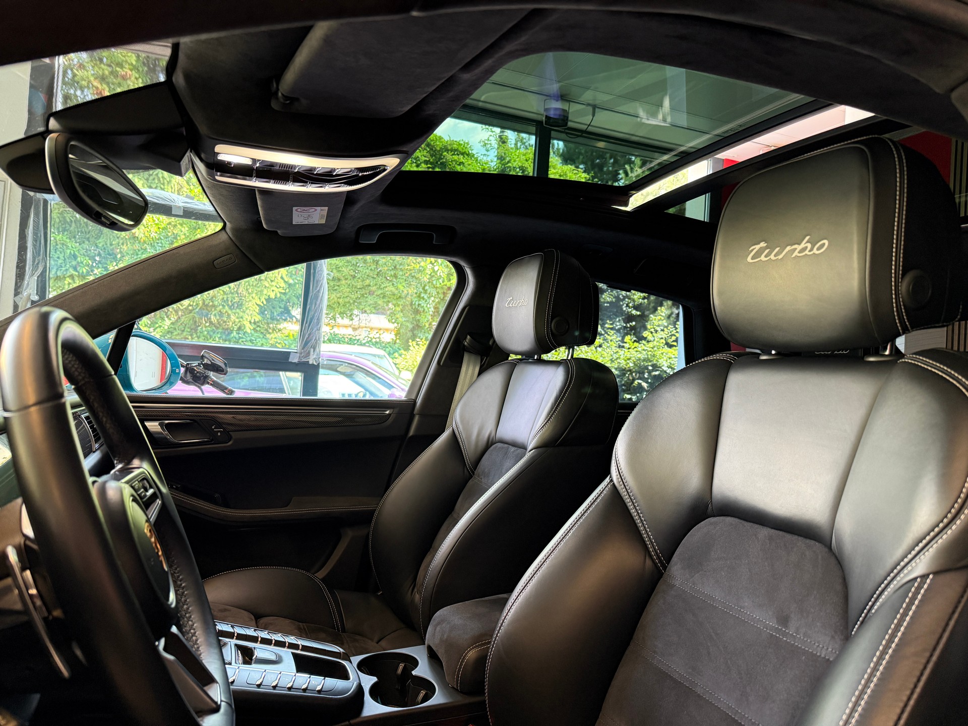 PORSCHE Macan Turbo Performance ''Miami Blue'' PDK-image-4