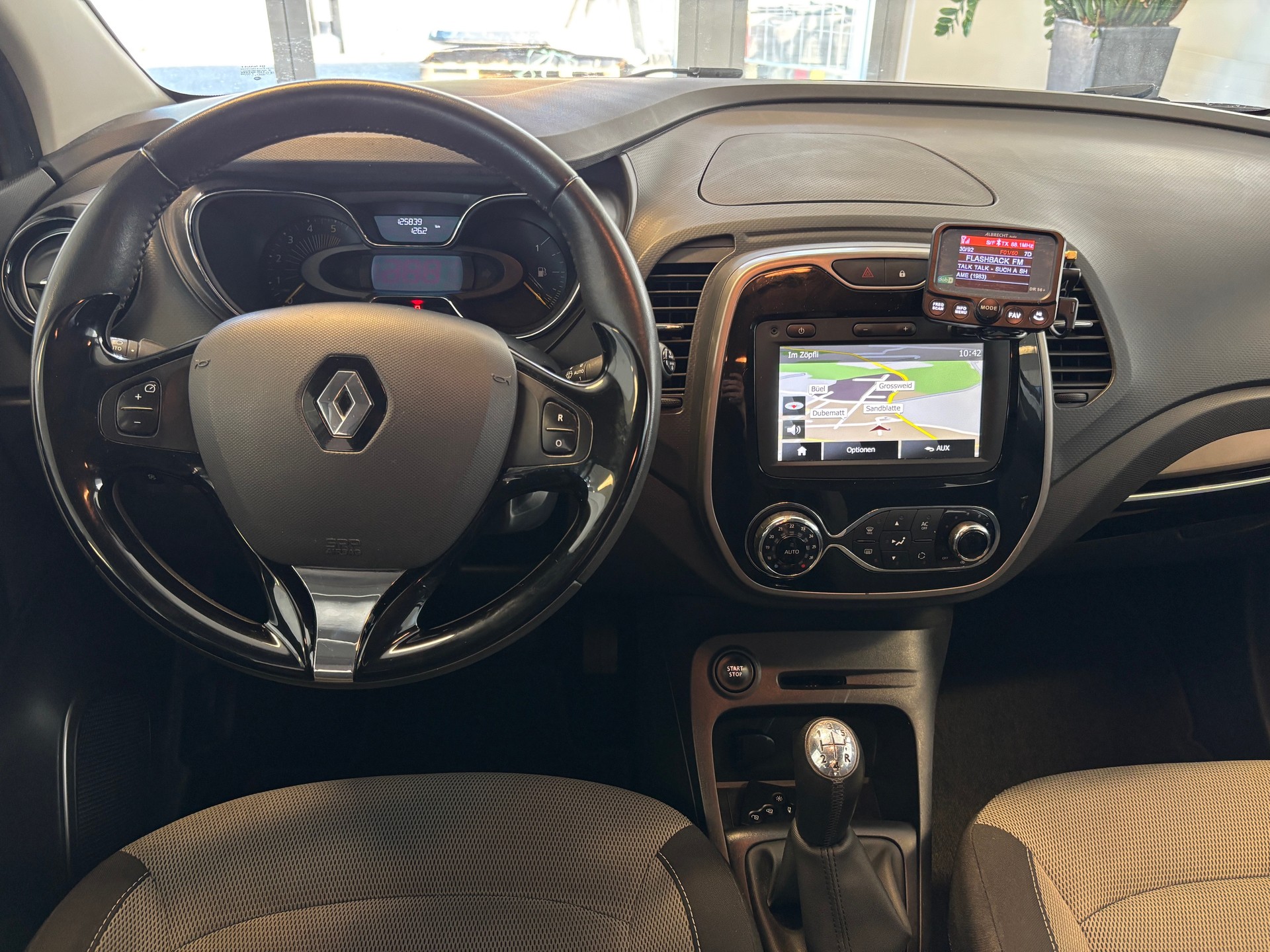 RENAULT Captur 1.5 dCi Dynamique-image-12