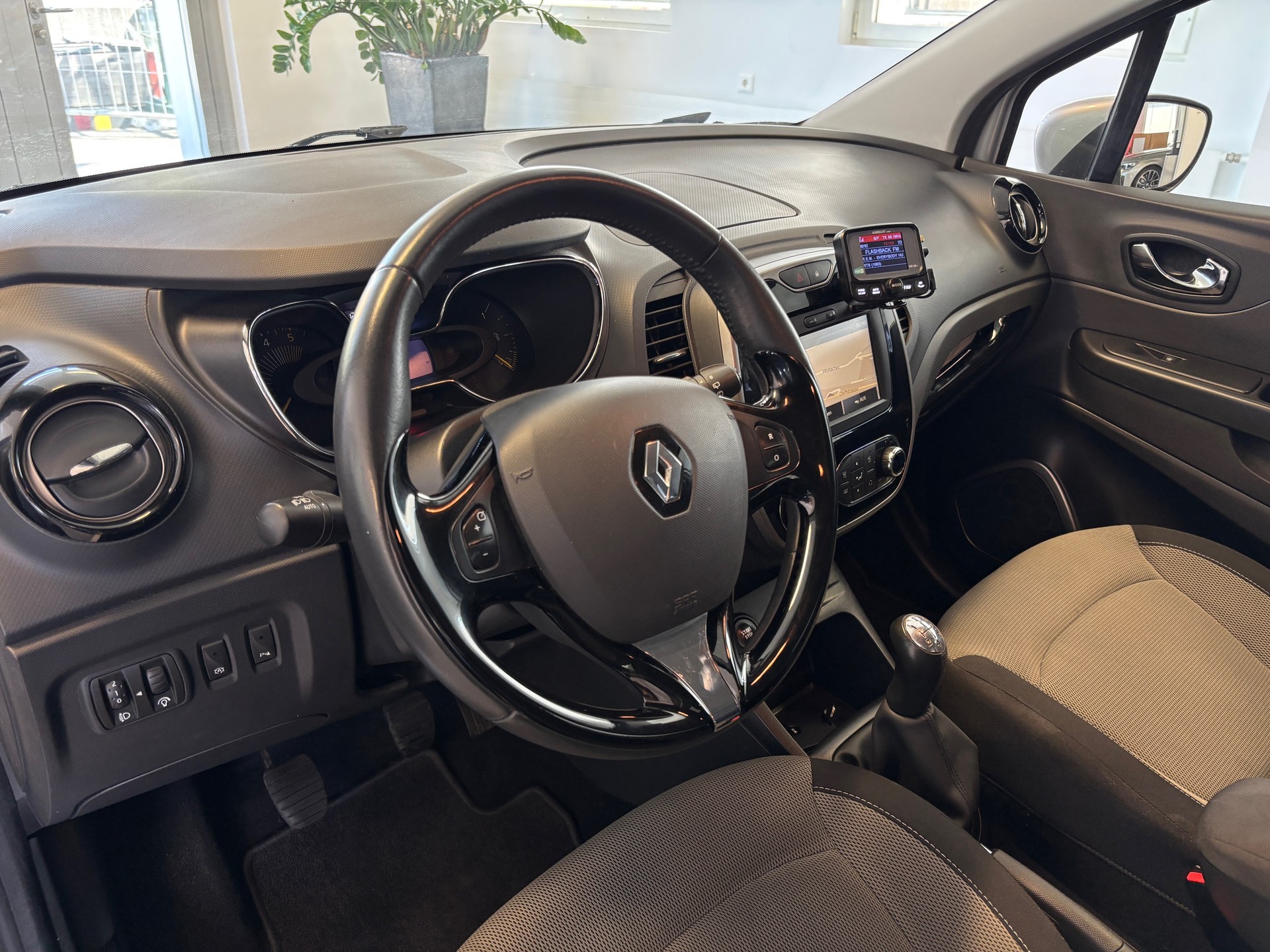RENAULT Captur 1.5 dCi Dynamique-image-4