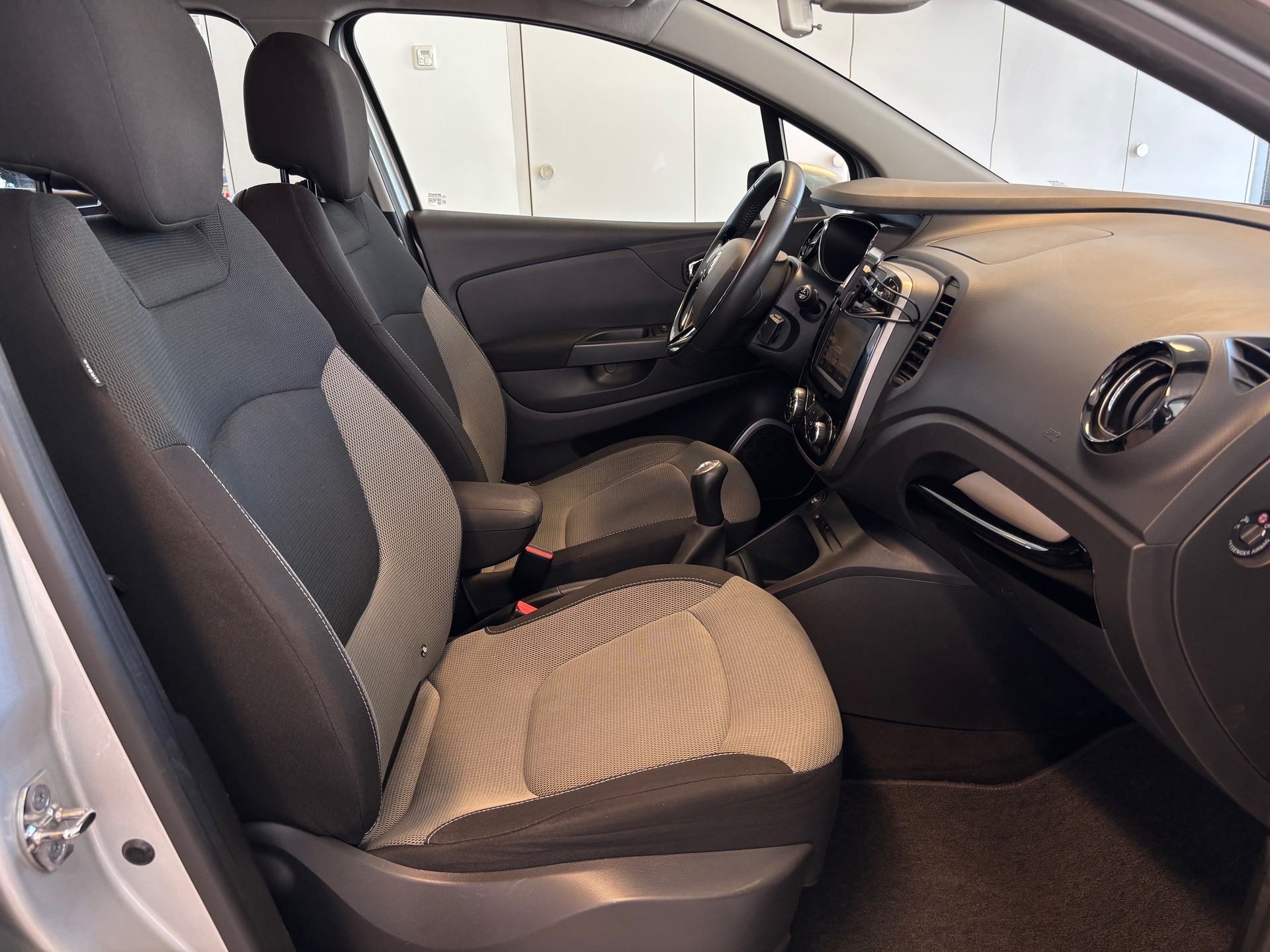 RENAULT Captur 1.5 dCi Dynamique-image-8
