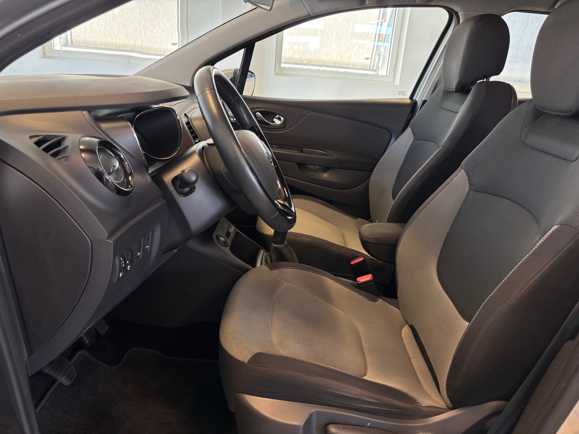 RENAULT Captur 1.5 dCi Dynamique-image-5