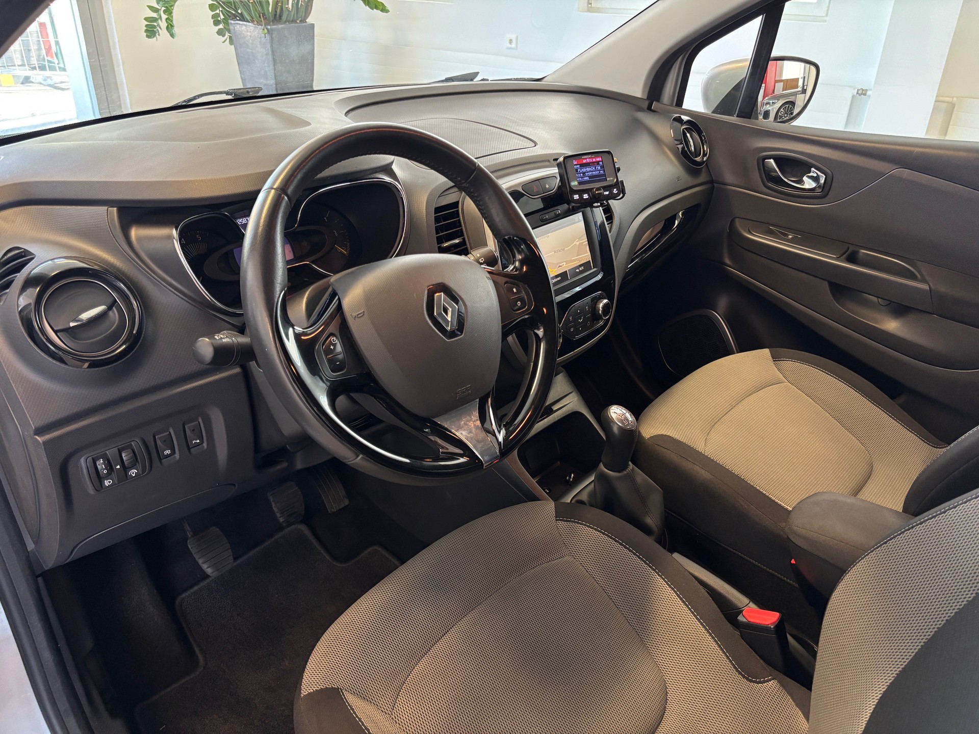 RENAULT Captur 1.5 dCi Dynamique-image-3