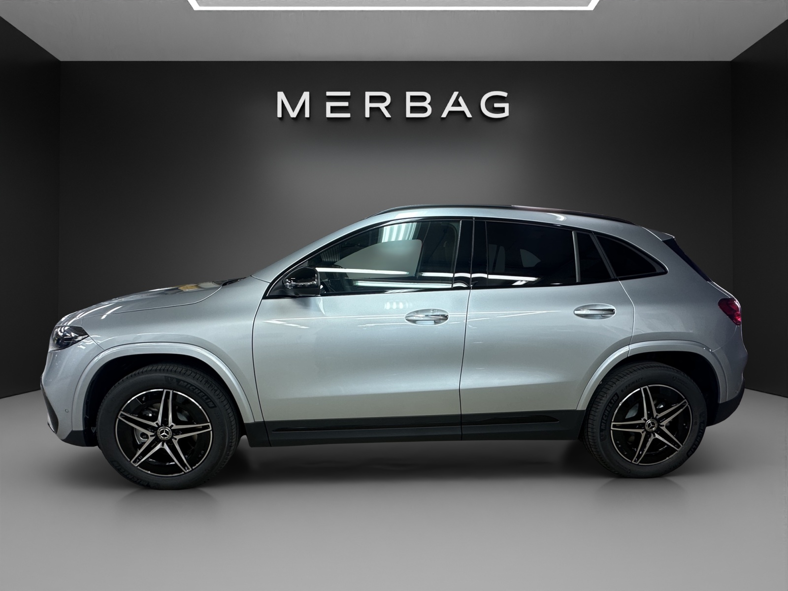 MERCEDES-BENZ EQA 300 66,5kWh 4Matic Swiss Star-image-1