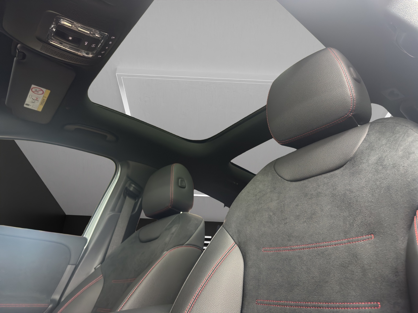 MERCEDES-BENZ EQA 300 66,5kWh 4Matic Swiss Star-image-13