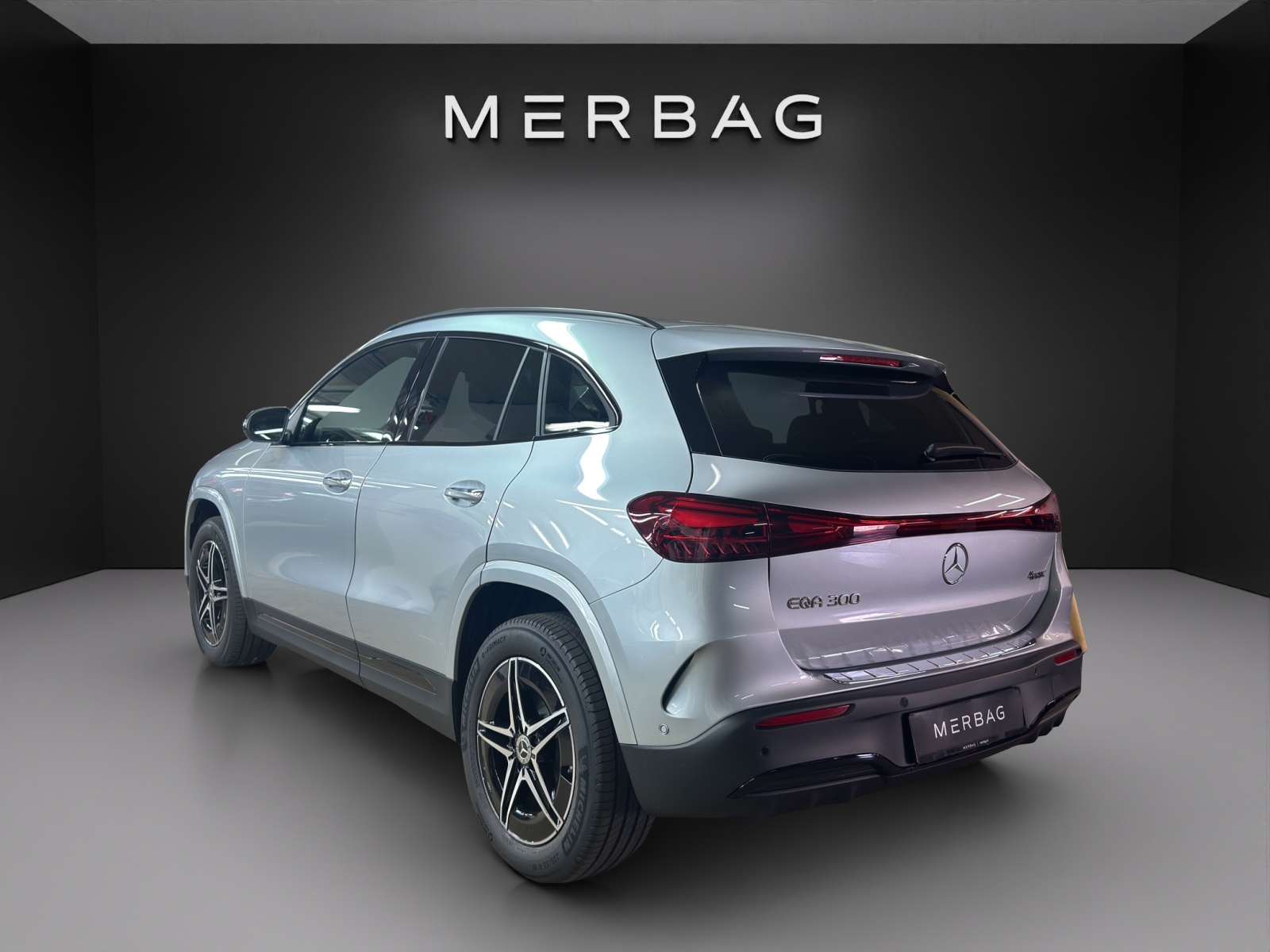 MERCEDES-BENZ EQA 300 66,5kWh 4Matic Swiss Star-image-2