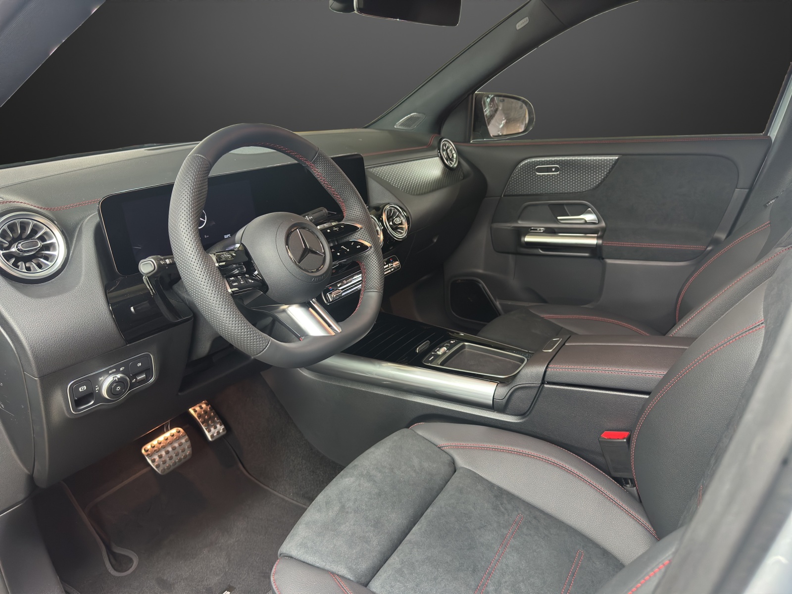 MERCEDES-BENZ EQA 300 66,5kWh 4Matic Swiss Star-image-9
