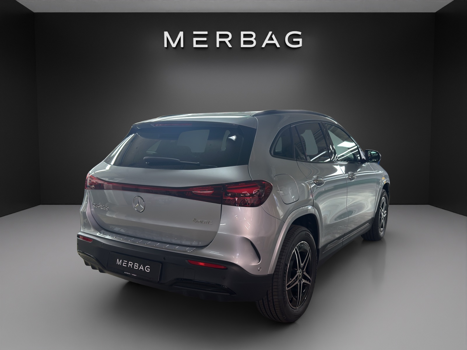MERCEDES-BENZ EQA 300 66,5kWh 4Matic Swiss Star-image-4