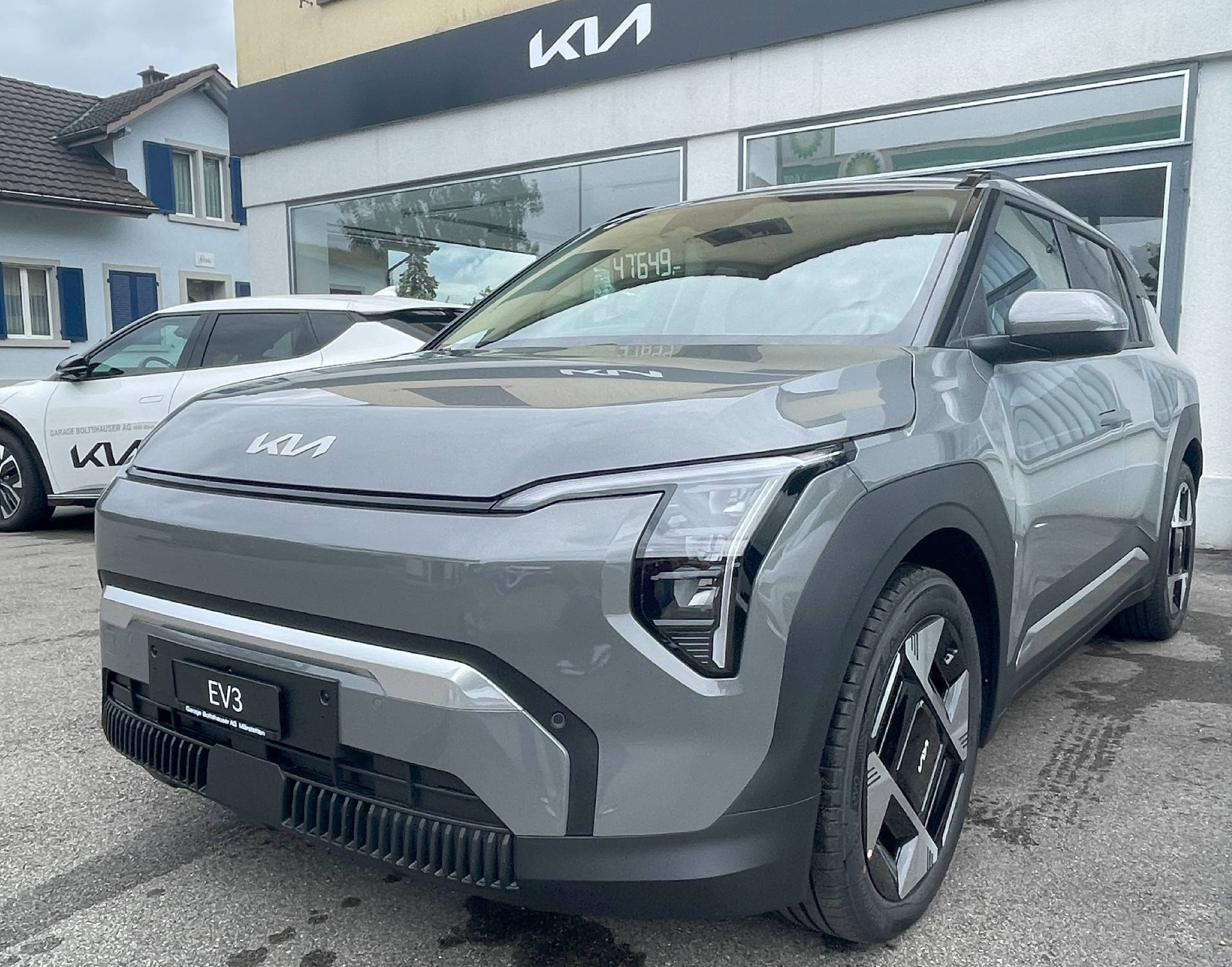 KIA EV3 81 kWh Earth+-image-1