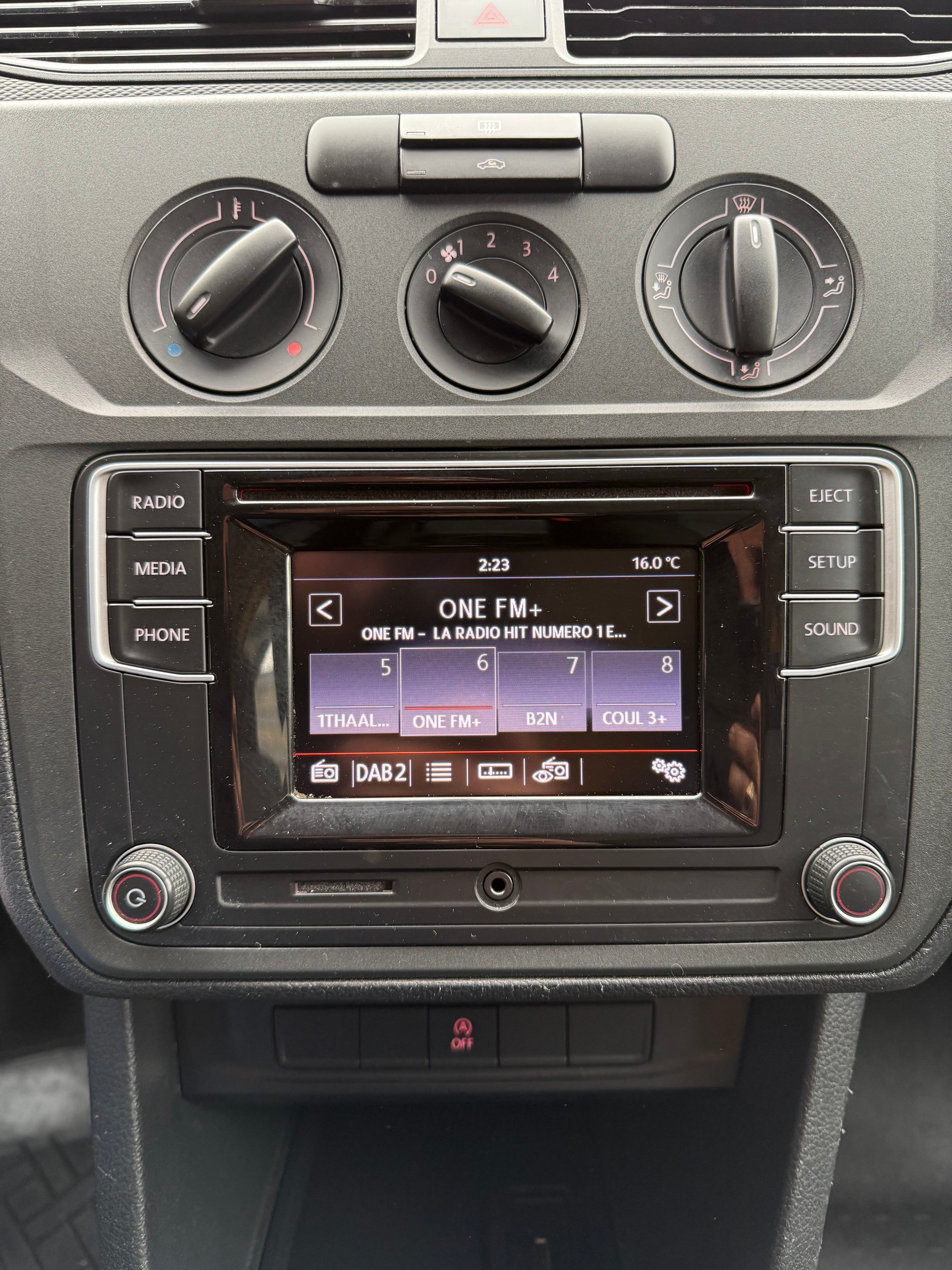 VW Caddy 1.0 TSI BlueMotion Technology-image-7