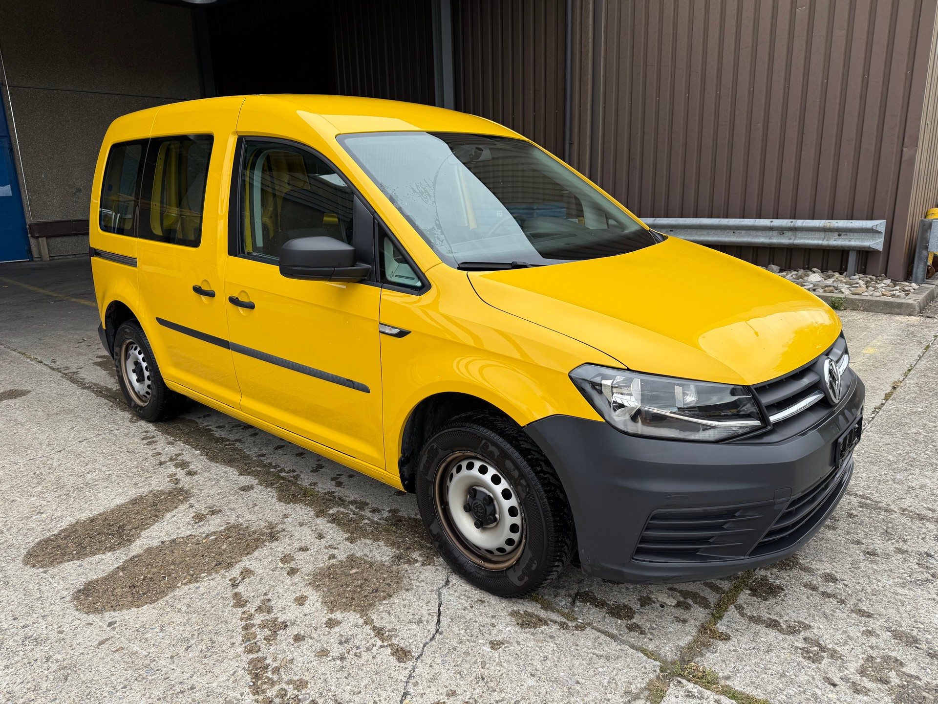VW Caddy 1.0 TSI BlueMotion Technology-image-1
