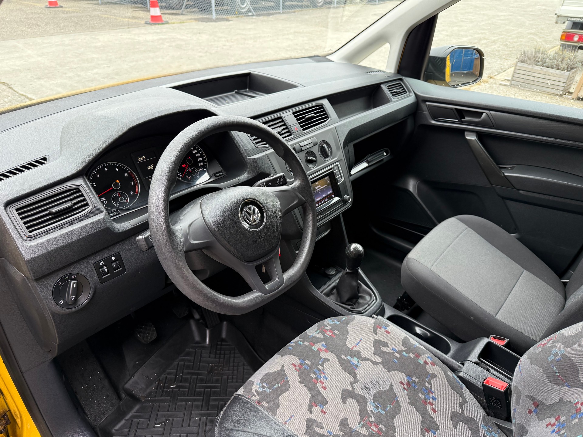 VW Caddy 1.0 TSI BlueMotion Technology-image-9