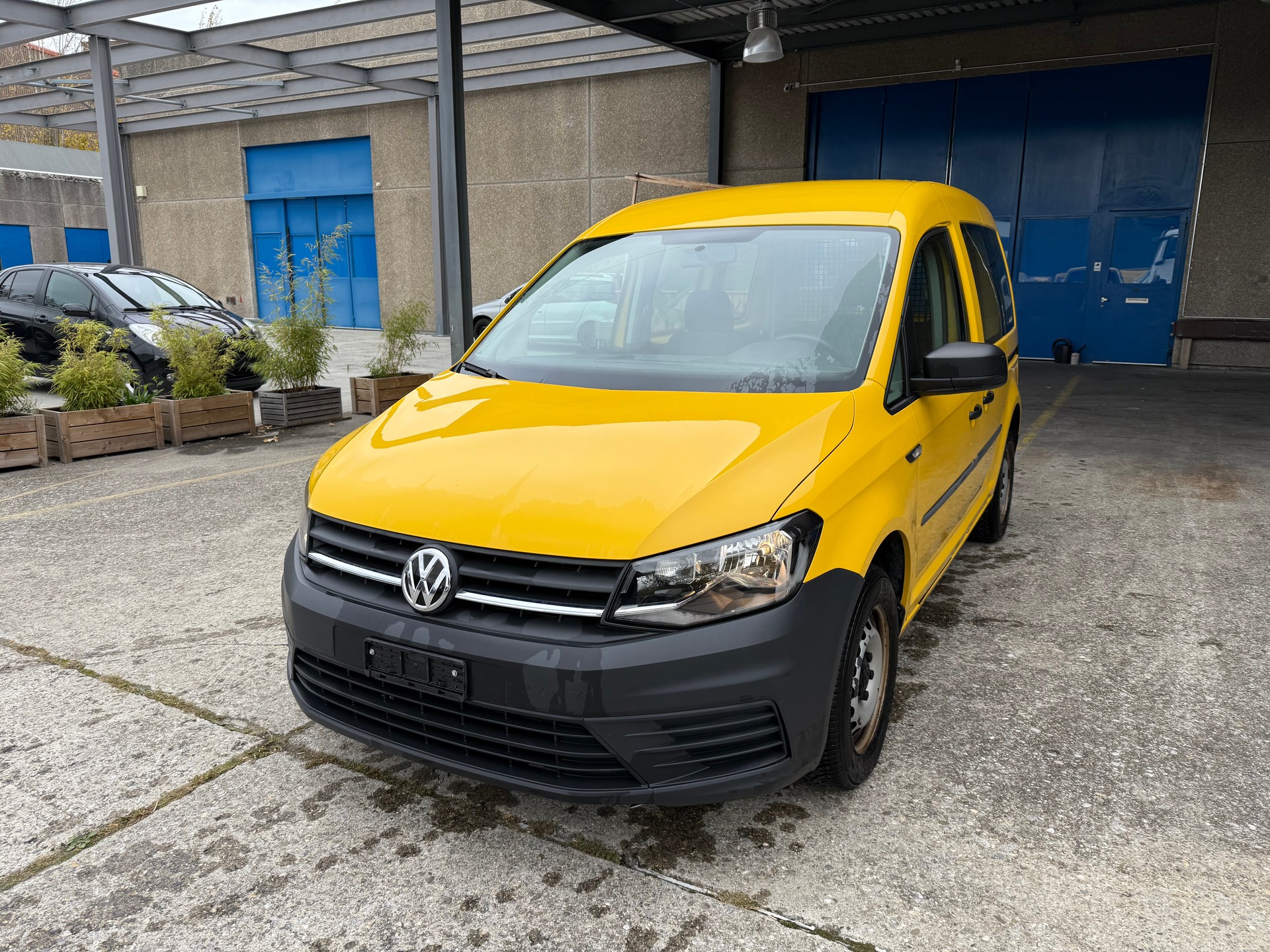 VW Caddy 1.0 TSI BlueMotion Technology-image-0