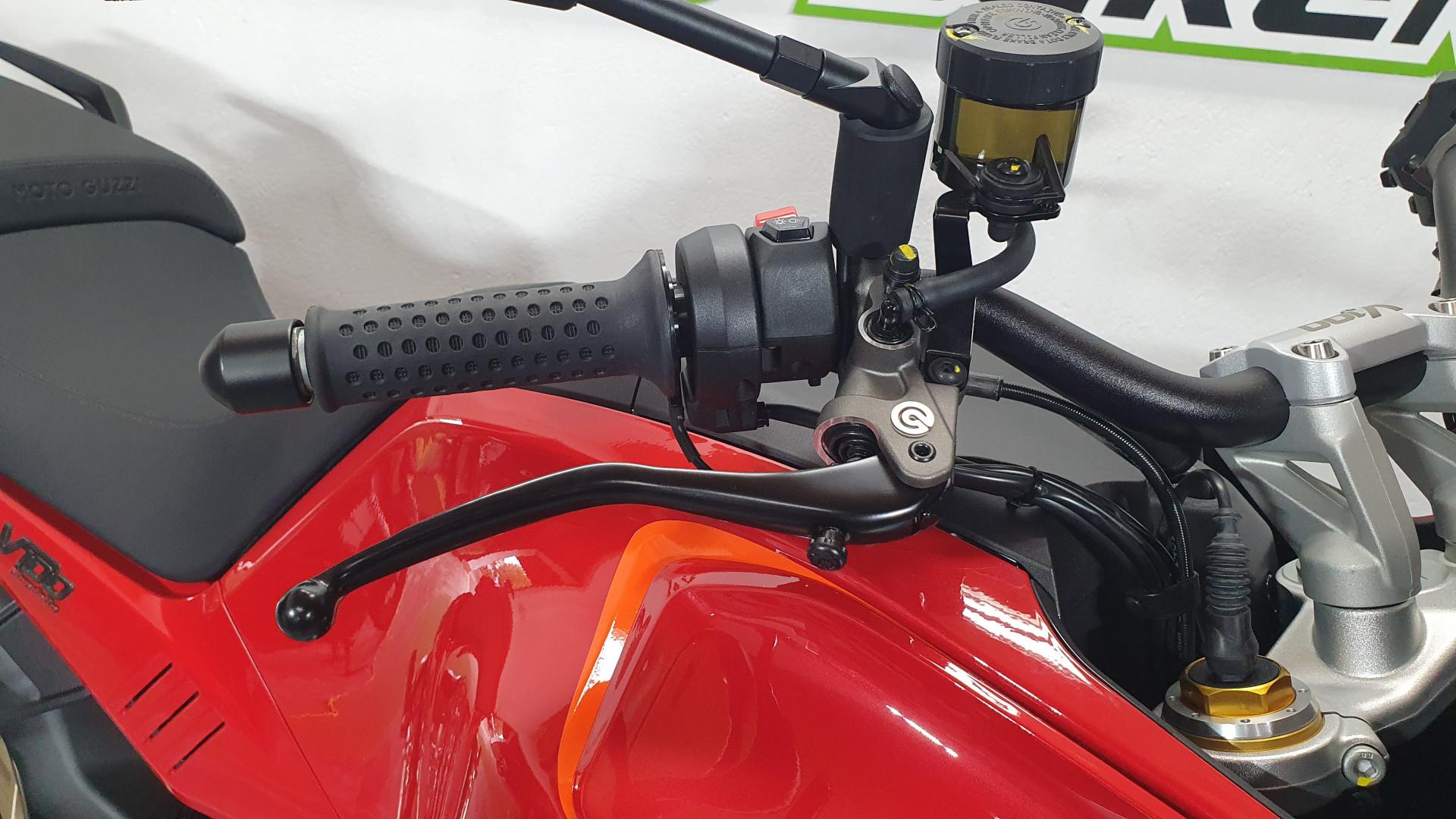 MOTO GUZZI V100 Mandello S-showroom-element-3