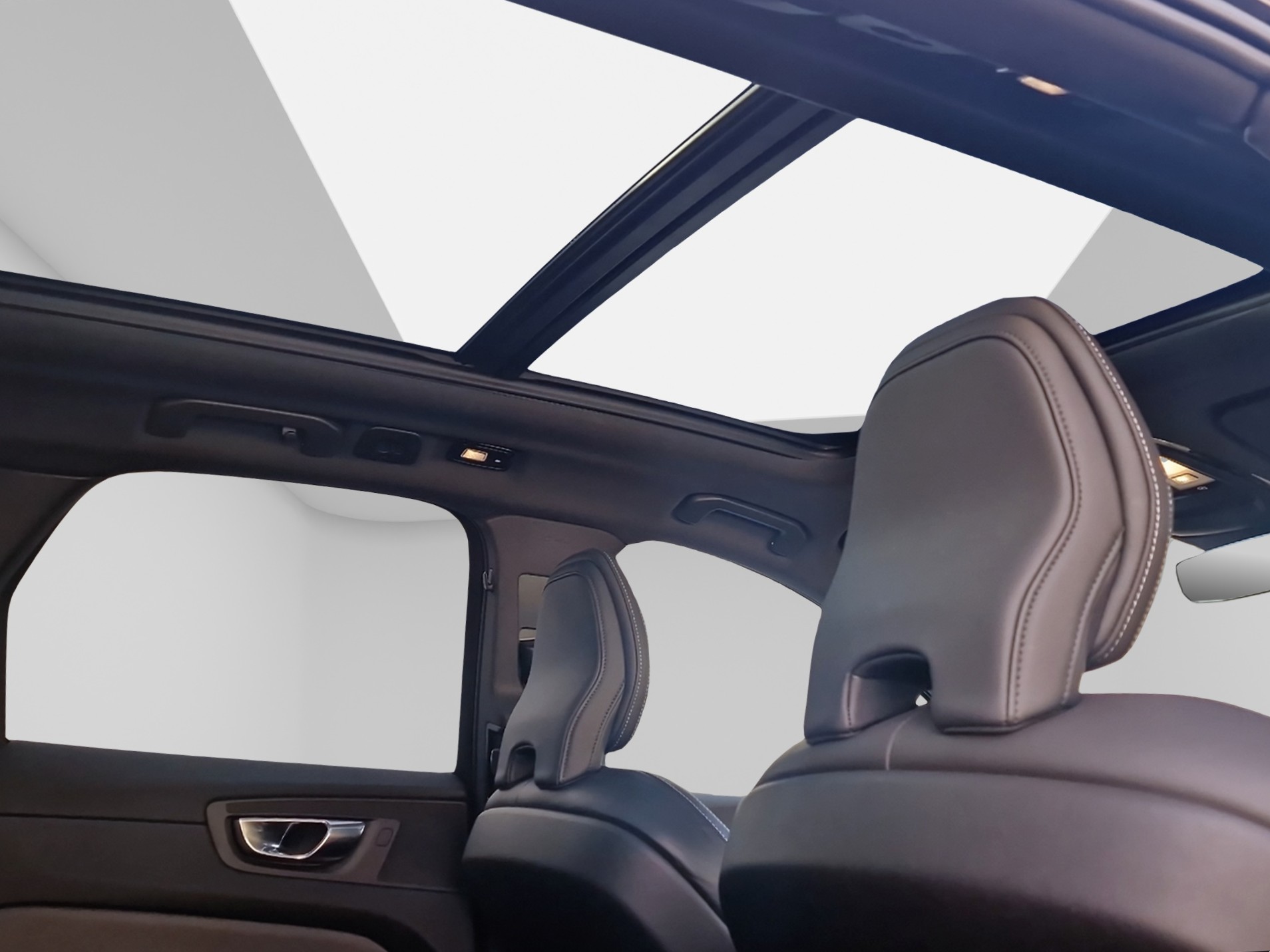 VOLVO XC60 2.0 T8 TE Plus Dark eAWD-image-17