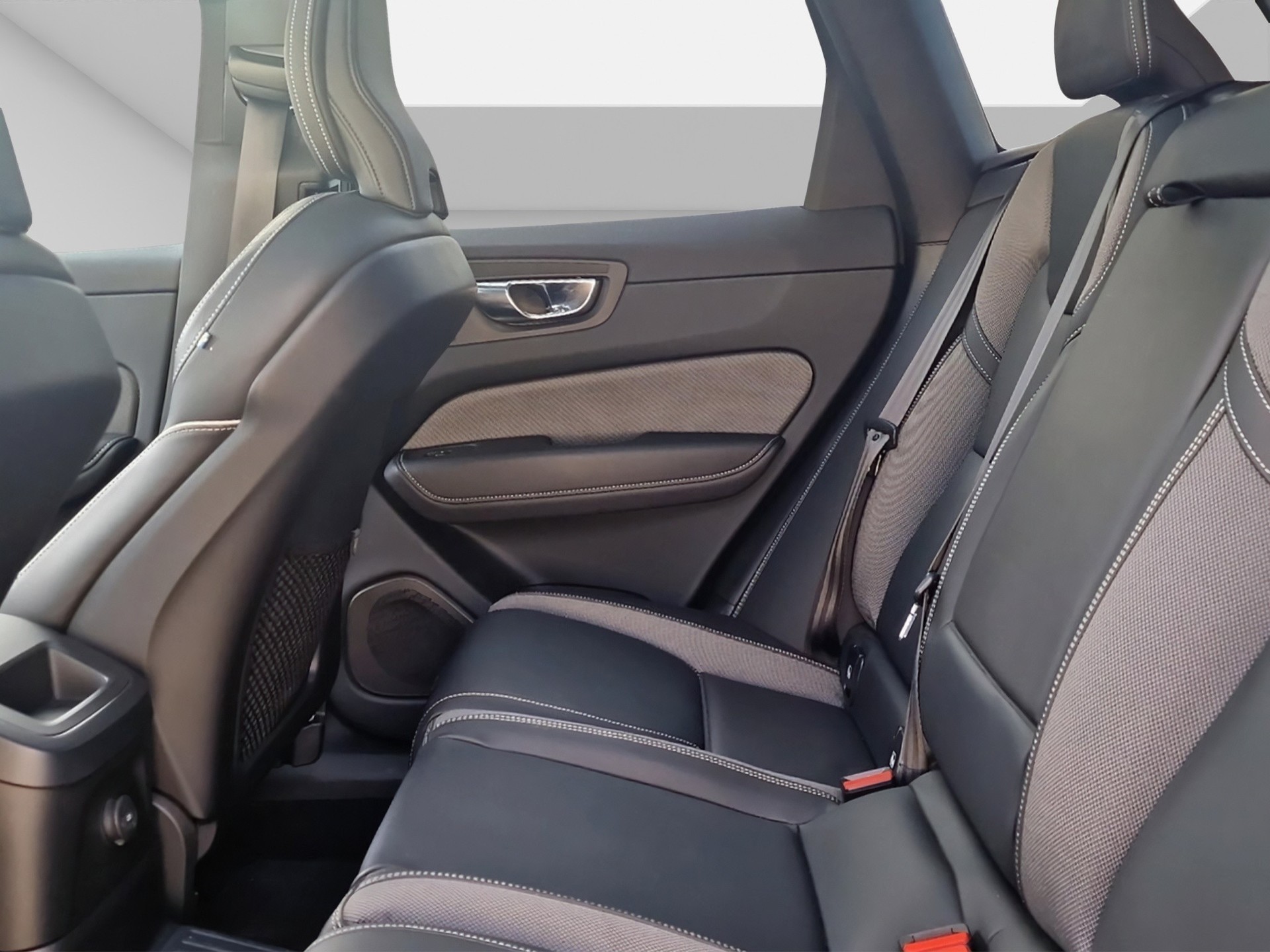 VOLVO XC60 2.0 T8 TE Plus Dark eAWD-image-14