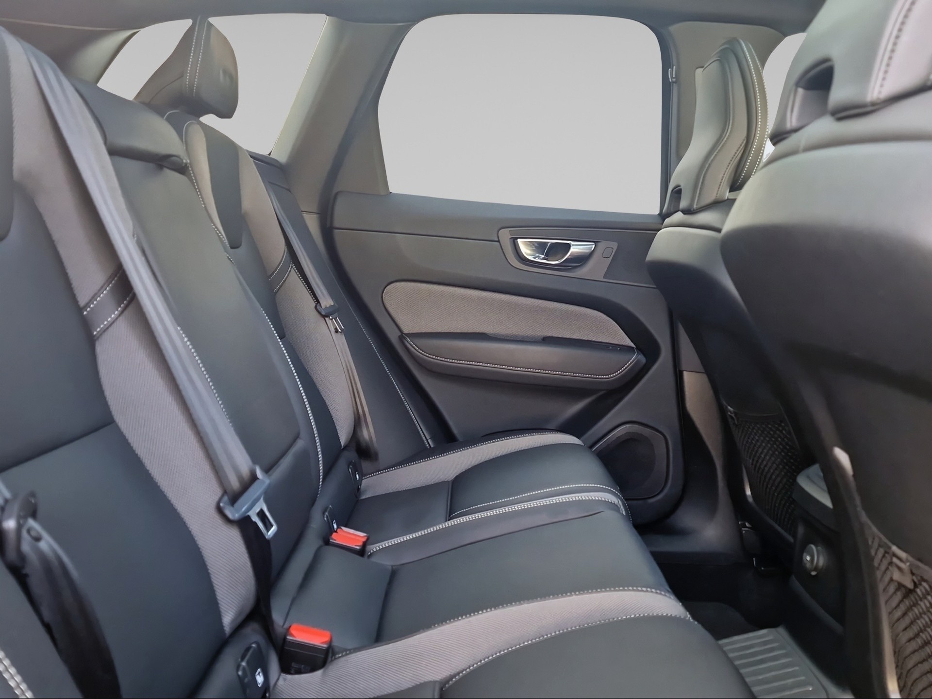 VOLVO XC60 2.0 T8 TE Plus Dark eAWD-image-12