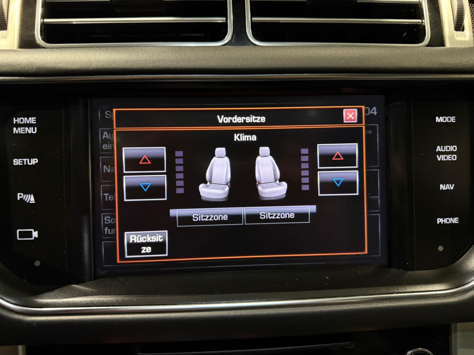 LAND ROVER Range Rover 3.0 TDV6 Vogue Automatic-image-13