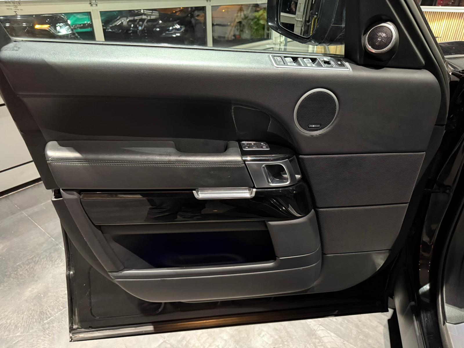 LAND ROVER Range Rover 3.0 TDV6 Vogue Automatic-image-14