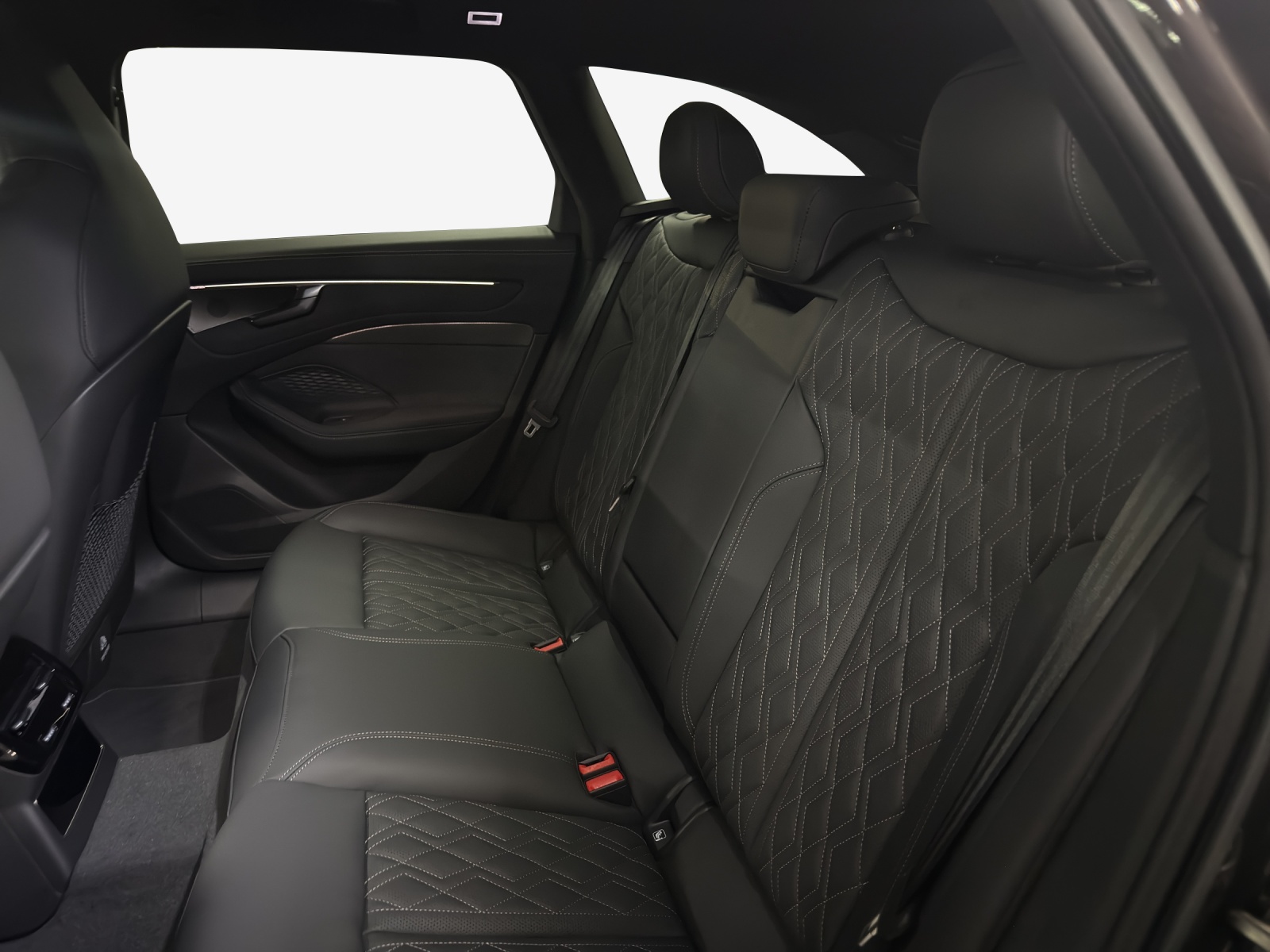 AUDI A6 Avant TFSI quattro 270 kW S tronic-image-11